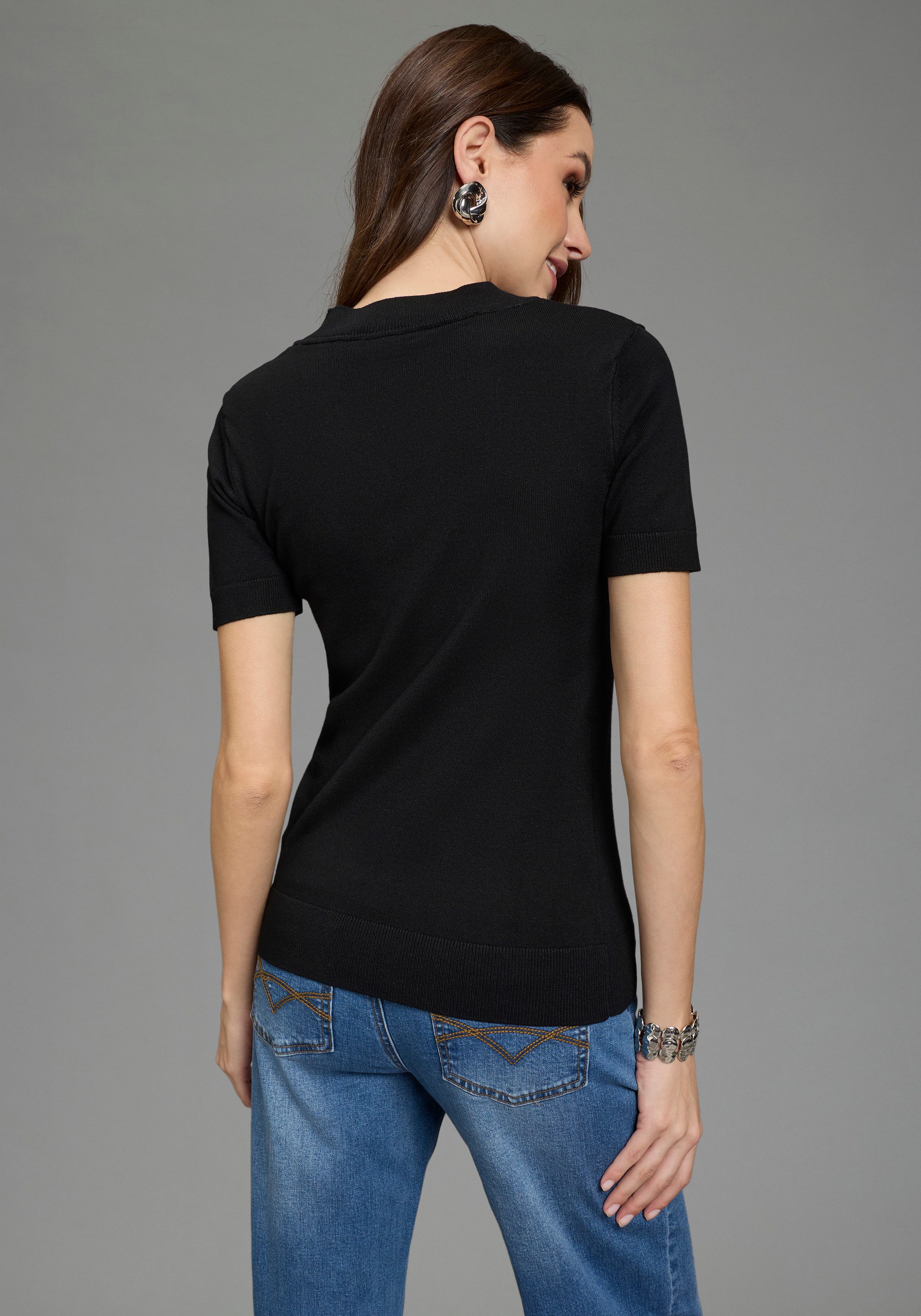 Bruno Banani Kurzarmpullover mit modischem Cut-Out und Schmuck-Detail günstig online kaufen