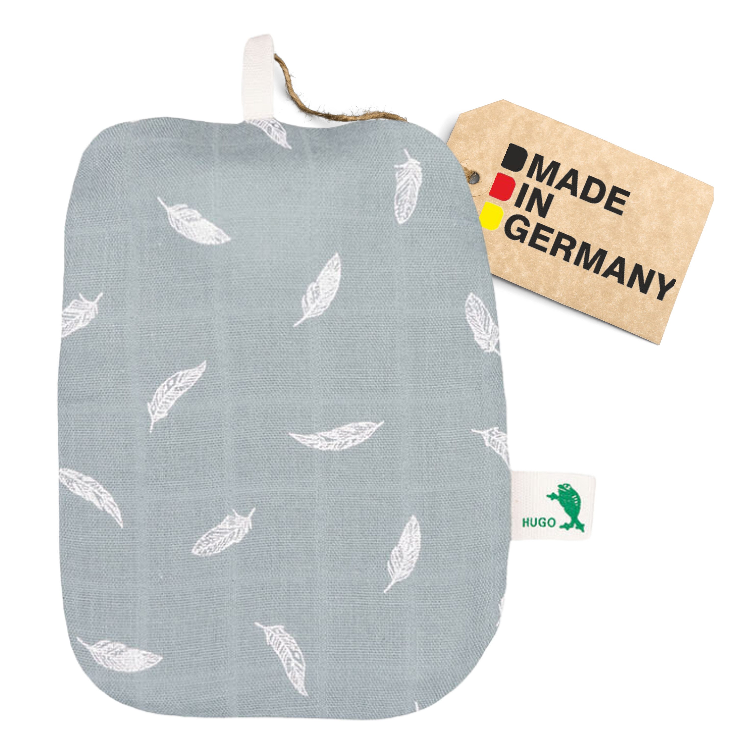 Hugo Frosch Wärmflasche Klassik Mini 0,2 l Handwärmer Made in Germany mit Bio-Baumwollbezug, Feder Grün- langlebige Bettflasche, waschbarer Überzug