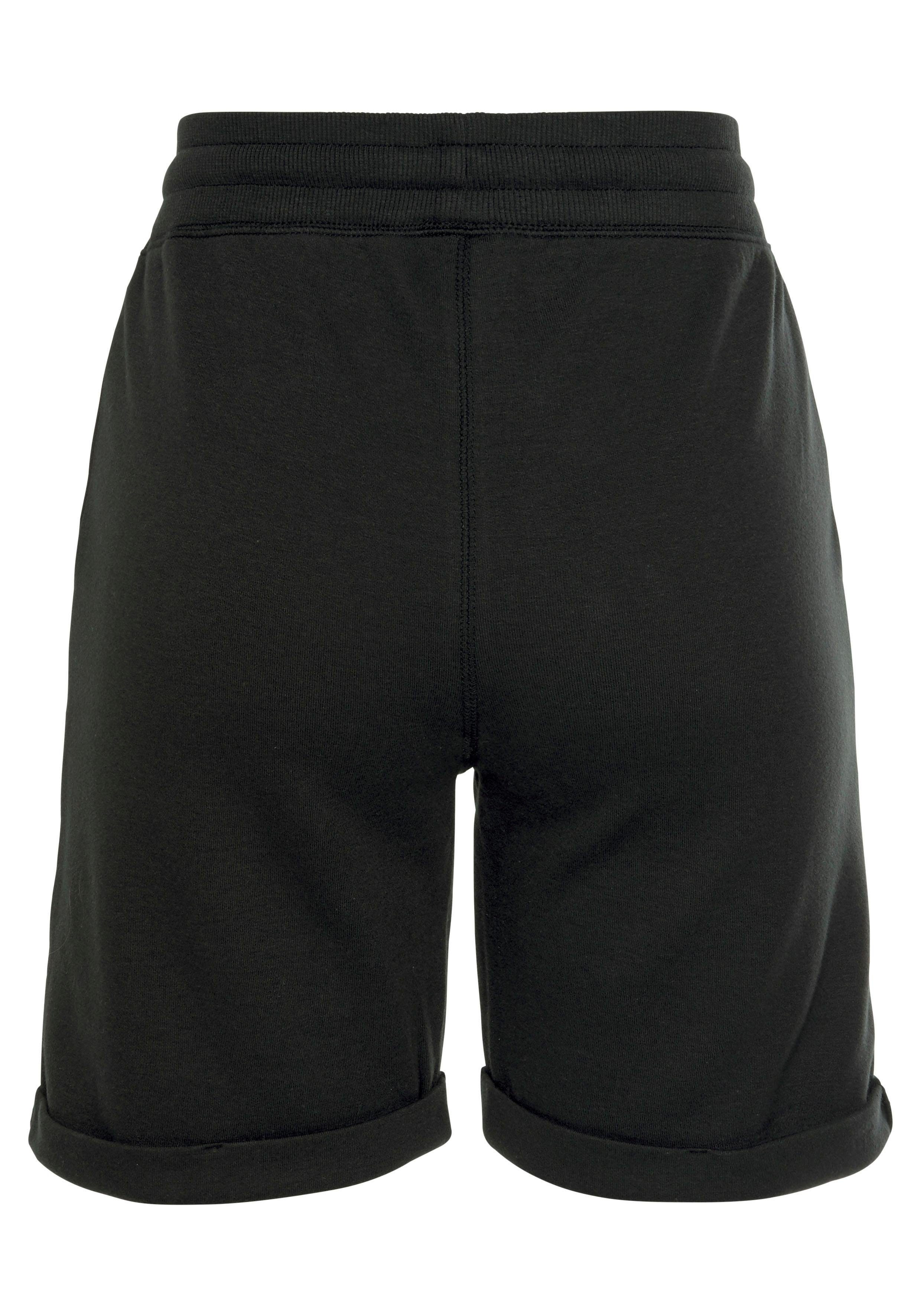 aufgeschlagenen Taschen seitlichen mit Bermudas Bench. schwarz Beinsäumen Loungewear Sweathose und -kurze