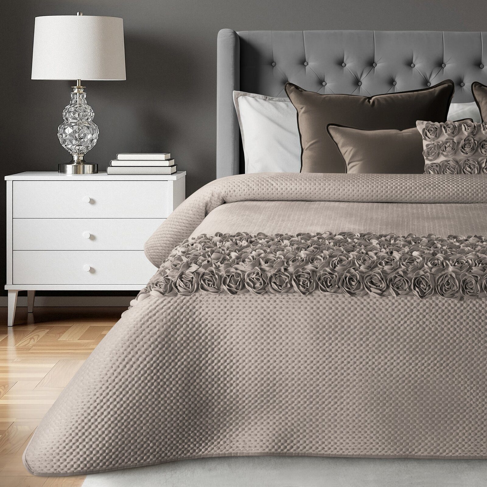 Eurofirany Tagesdecke Tagesdecke ROSES für Doppelbett, gesteppter Bettüberwurf aus Velours mit 3D-Rosen