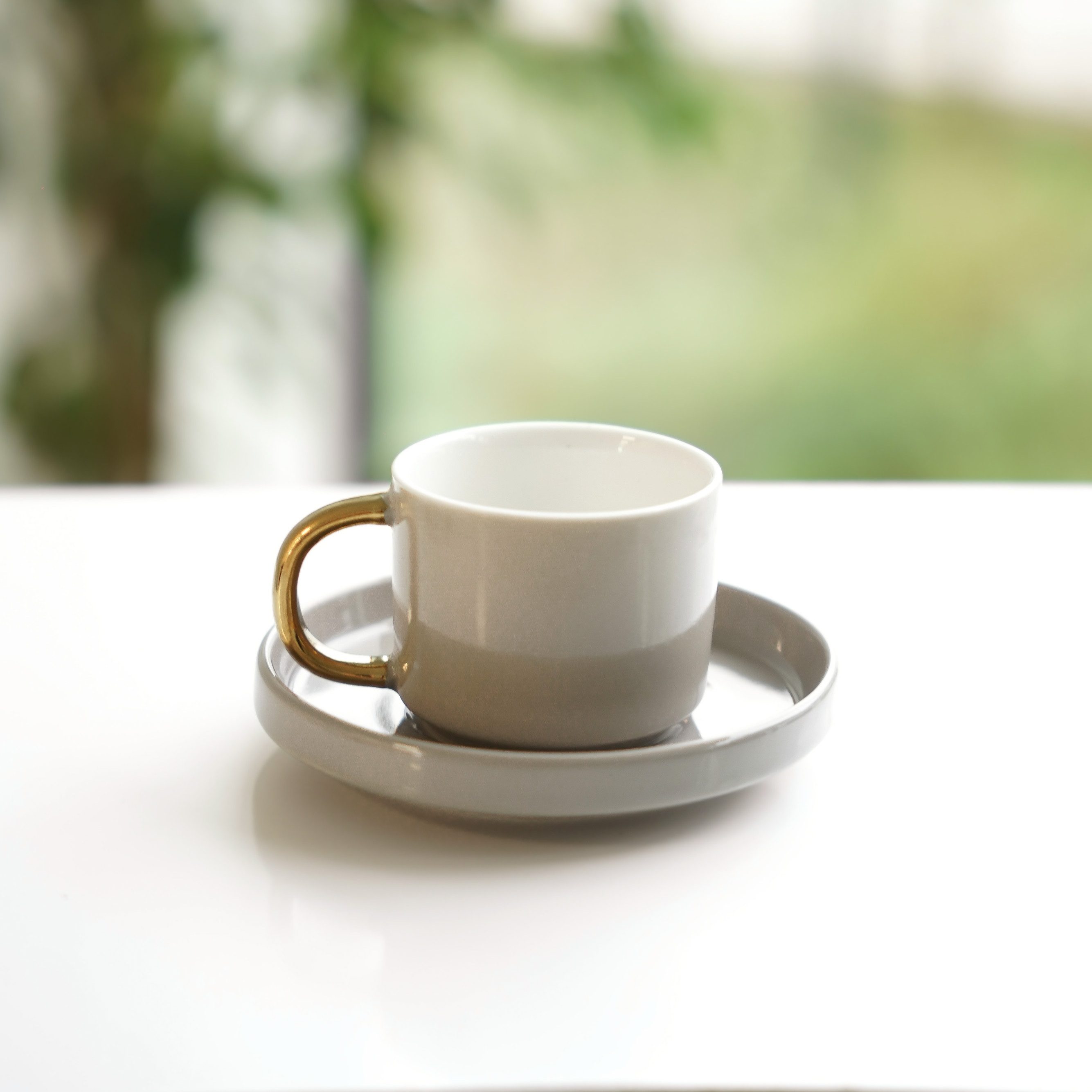 Mulex Kaffeeservice 12-tlg Mokkatassen Set aus hochwertigem Porzellan, 90 ml - Taupe/Gold (12-tlg), 6 Personen, Porzellan, 6x Mokkatassen, 6x Unertassen