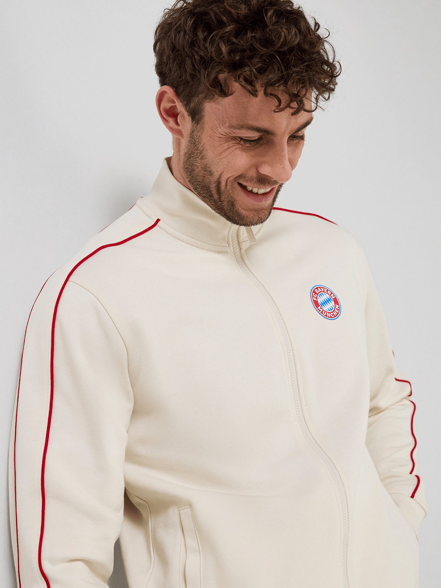 FC Bayern München Kapuzensweatjacke FC Bayern München, Zip-Jacke Essentials, Herren, Off white