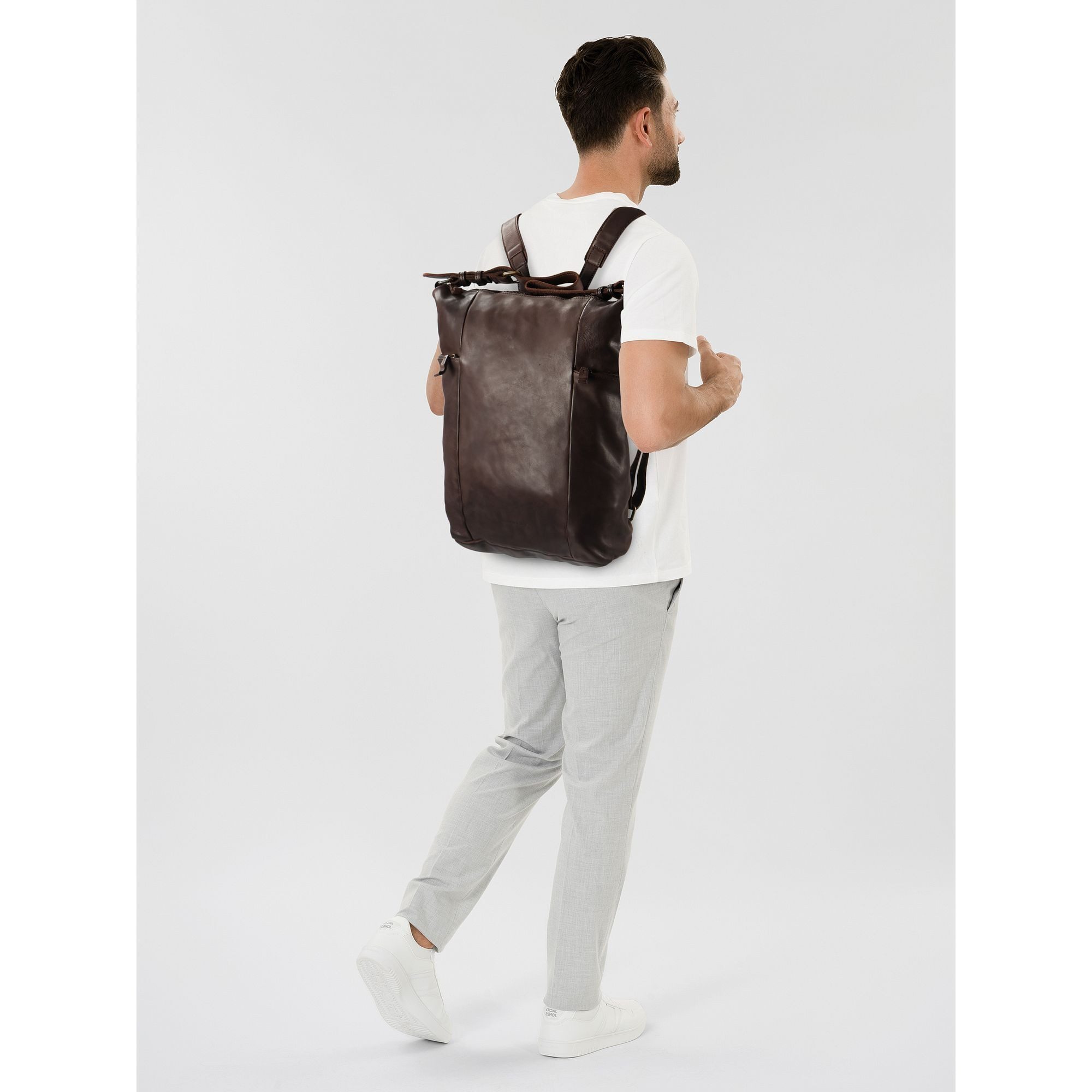 Harold's Cityrucksack Submarine, Leder