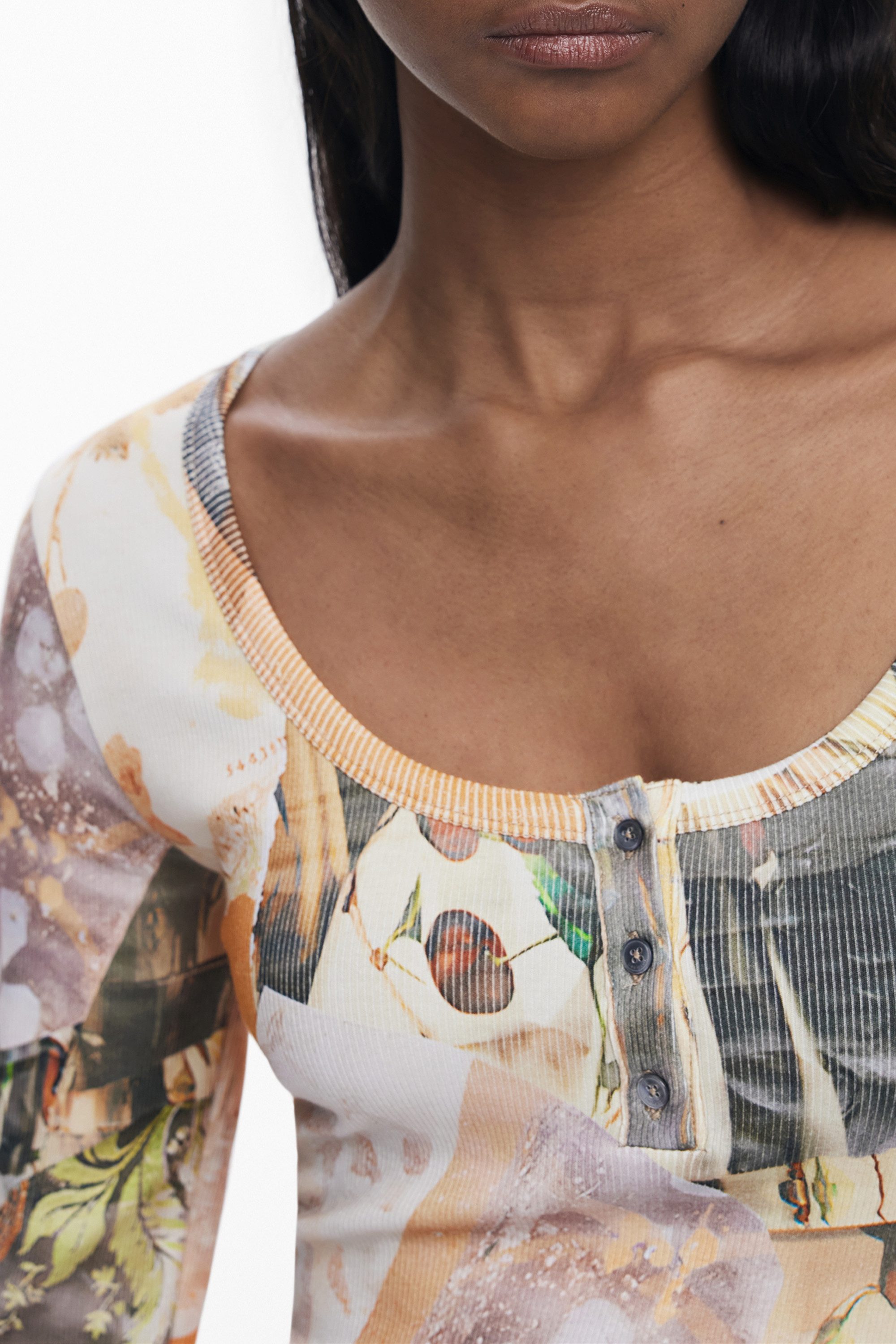 Desigual Partykleid Beiges Damenkleid mit Kontrastdetails und Knöpfen – Trend 2023