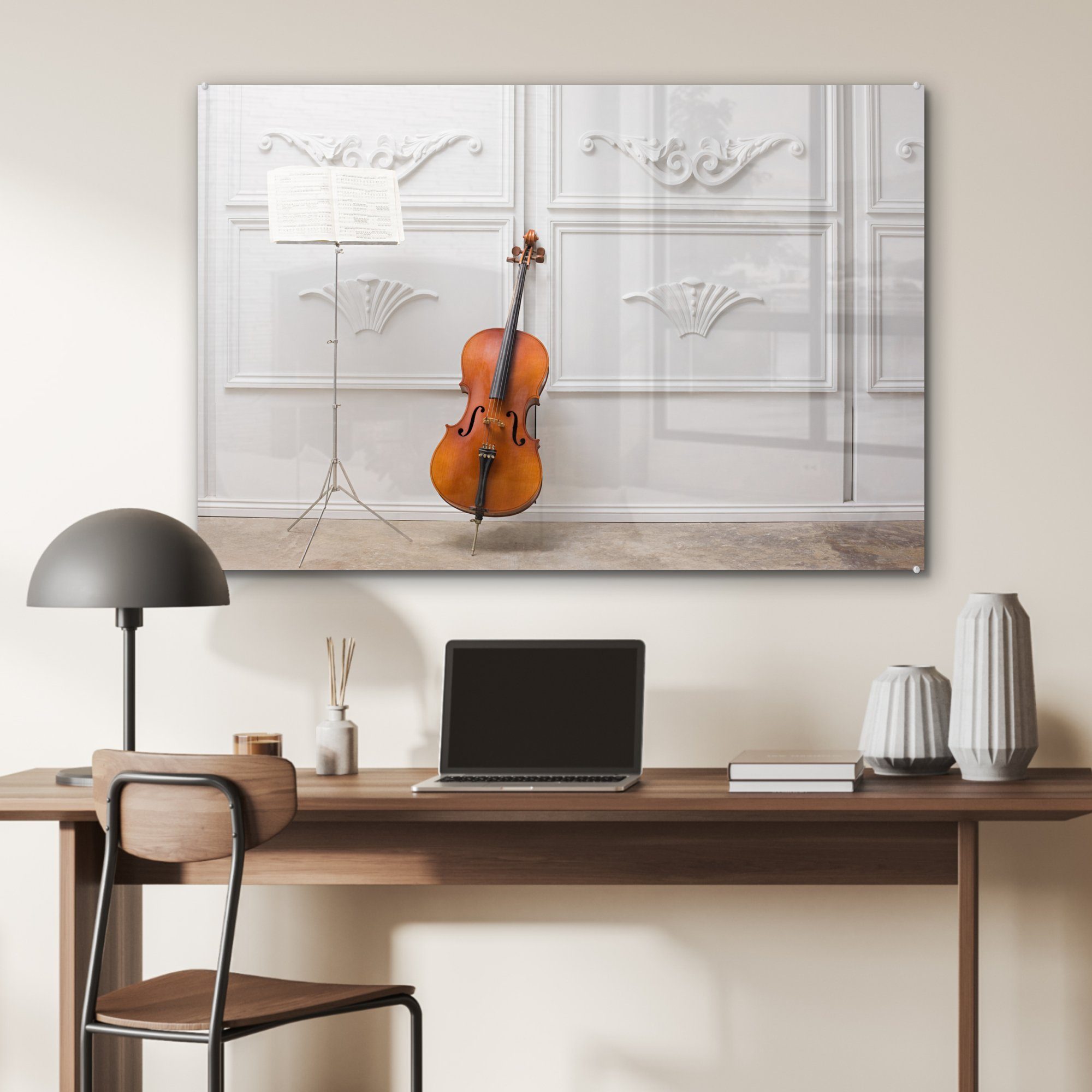 Ein & Wand, weißen MuchoWow Acrylglasbilder St), Acrylglasbild Cello Schlafzimmer vor einer Wohnzimmer (1