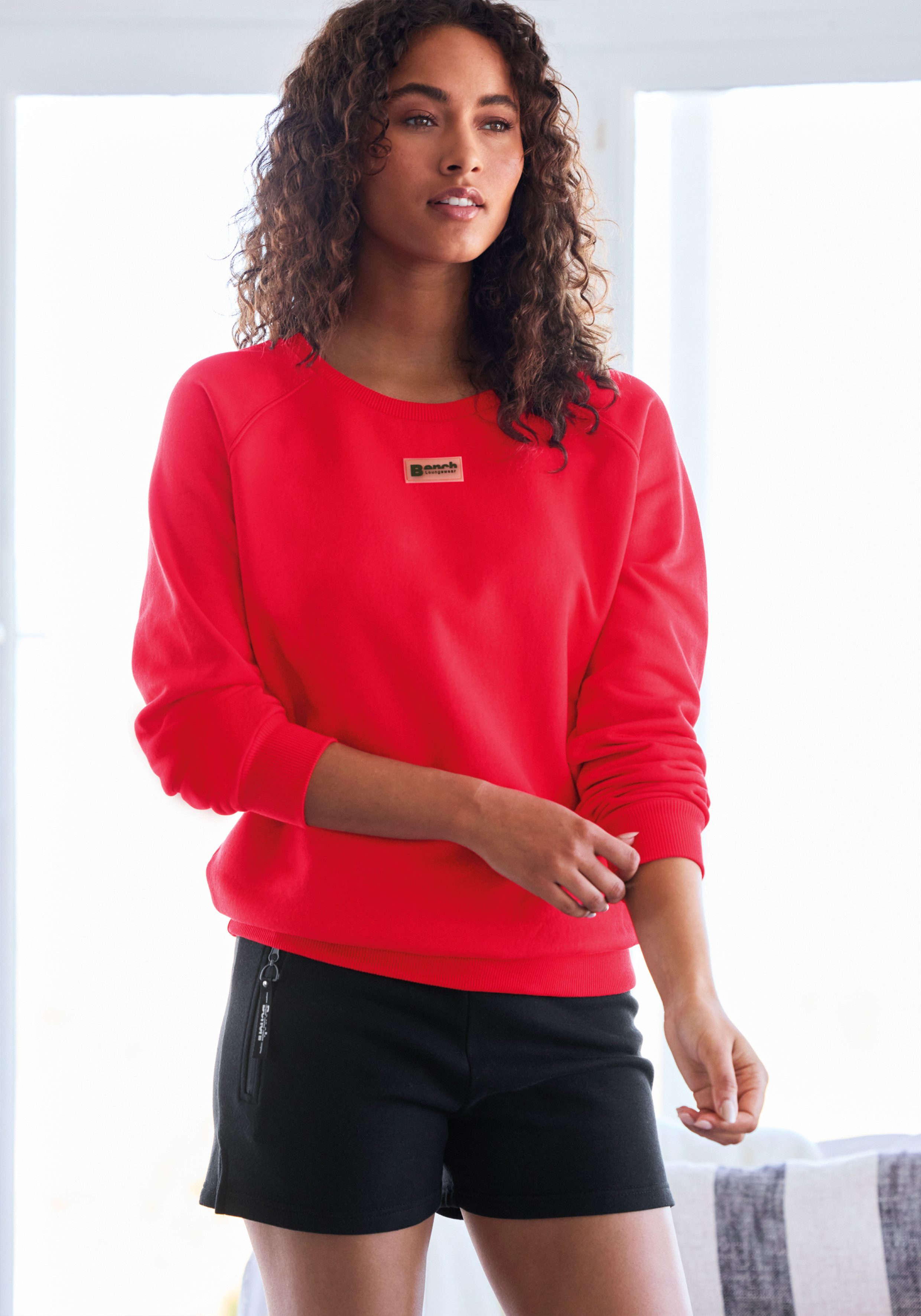 Bench. Loungewear Sweatshorts mit seitlichen Schlitz und Reißverschlusstaschen, Loungewear – Bild 3 von 5