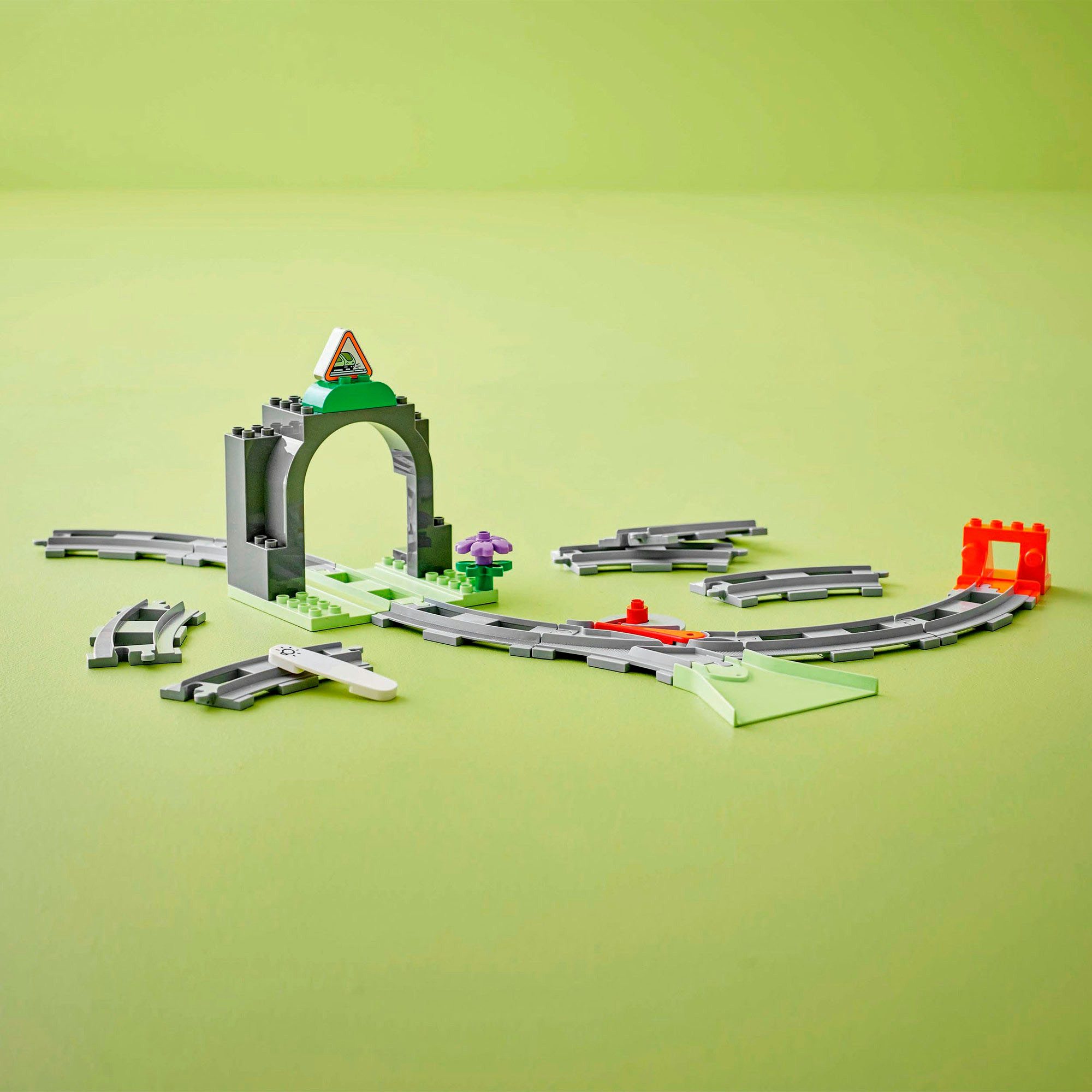 LEGO® Eisenbahntunnel und Schienen – Erweiterungsset (10425) Konstruktionsspielsteine, (20 St), LEGO DUPLO Town, Made in Europe – Bild 4 von 5