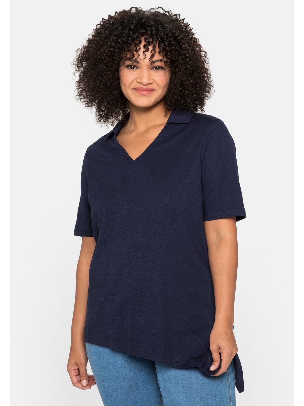 Sheego T-Shirt asymmetrischem mit und Saum marine Große Größen Polokragen