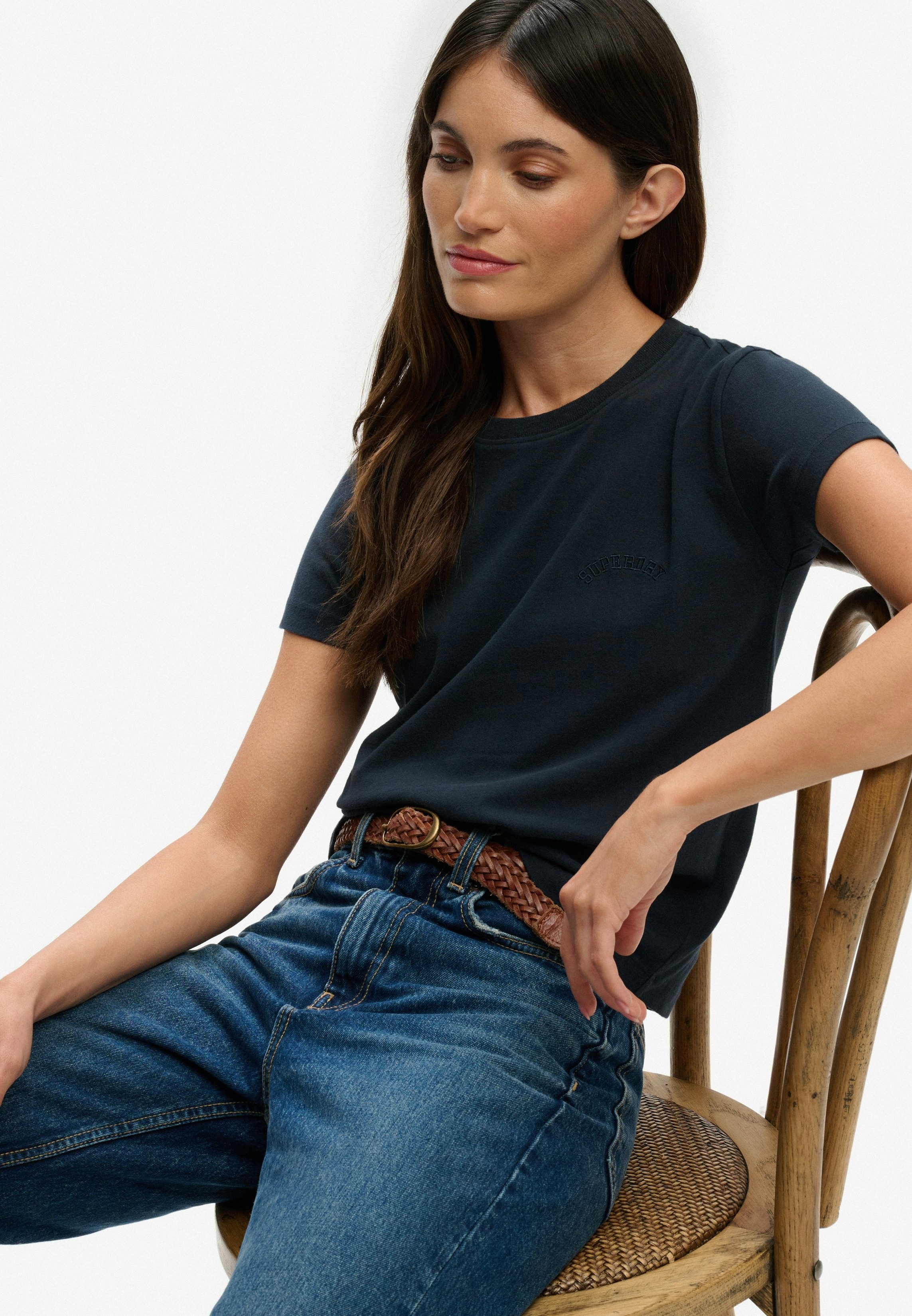 Superdry Kurzarmshirt SU-ESSENTIAL LOGO 90'S T SHIRT angenehmes Tragegefühl durch besonders weiche Haptik