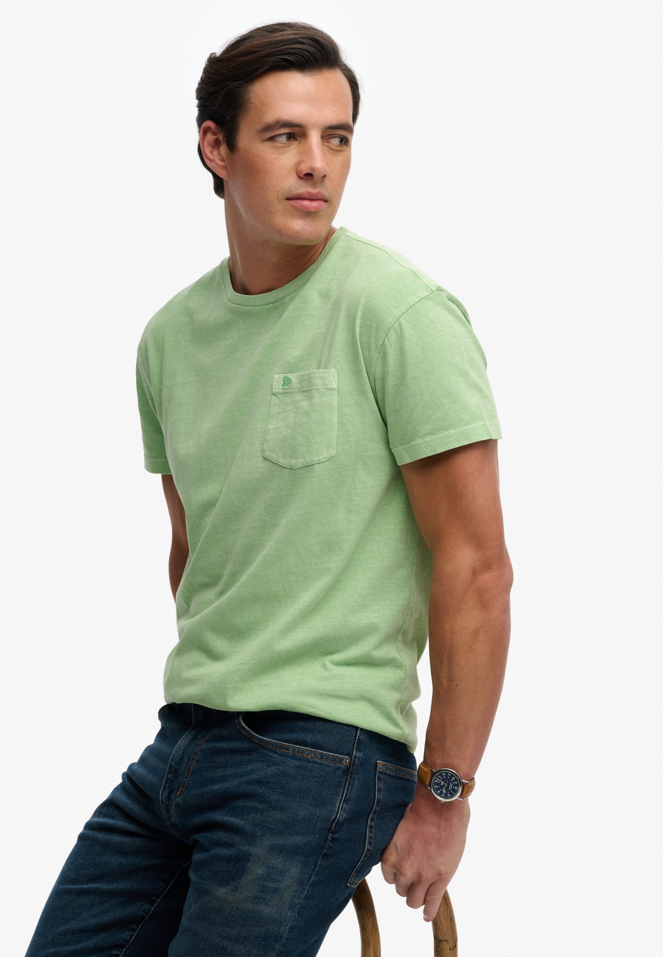 Superdry Rundhalsshirt COTTON CLASSIC LINEN PKT TEE Baumwollmischung, relaxed fit aus luftig leichtem Baumwoll-Leinen-Mix