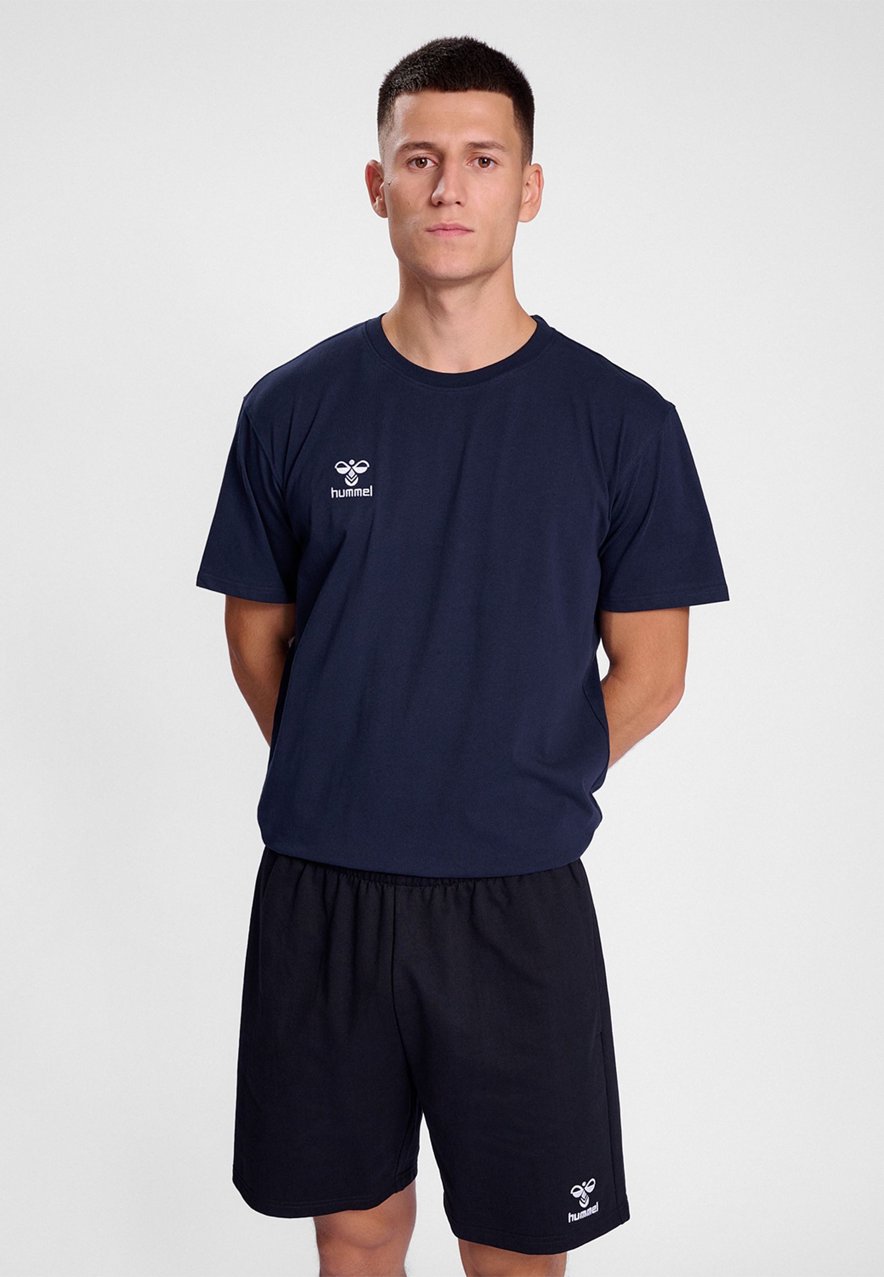 hummel T-Shirt Rundhalsausschnitt gesticktes Logo Regular günstig online kaufen