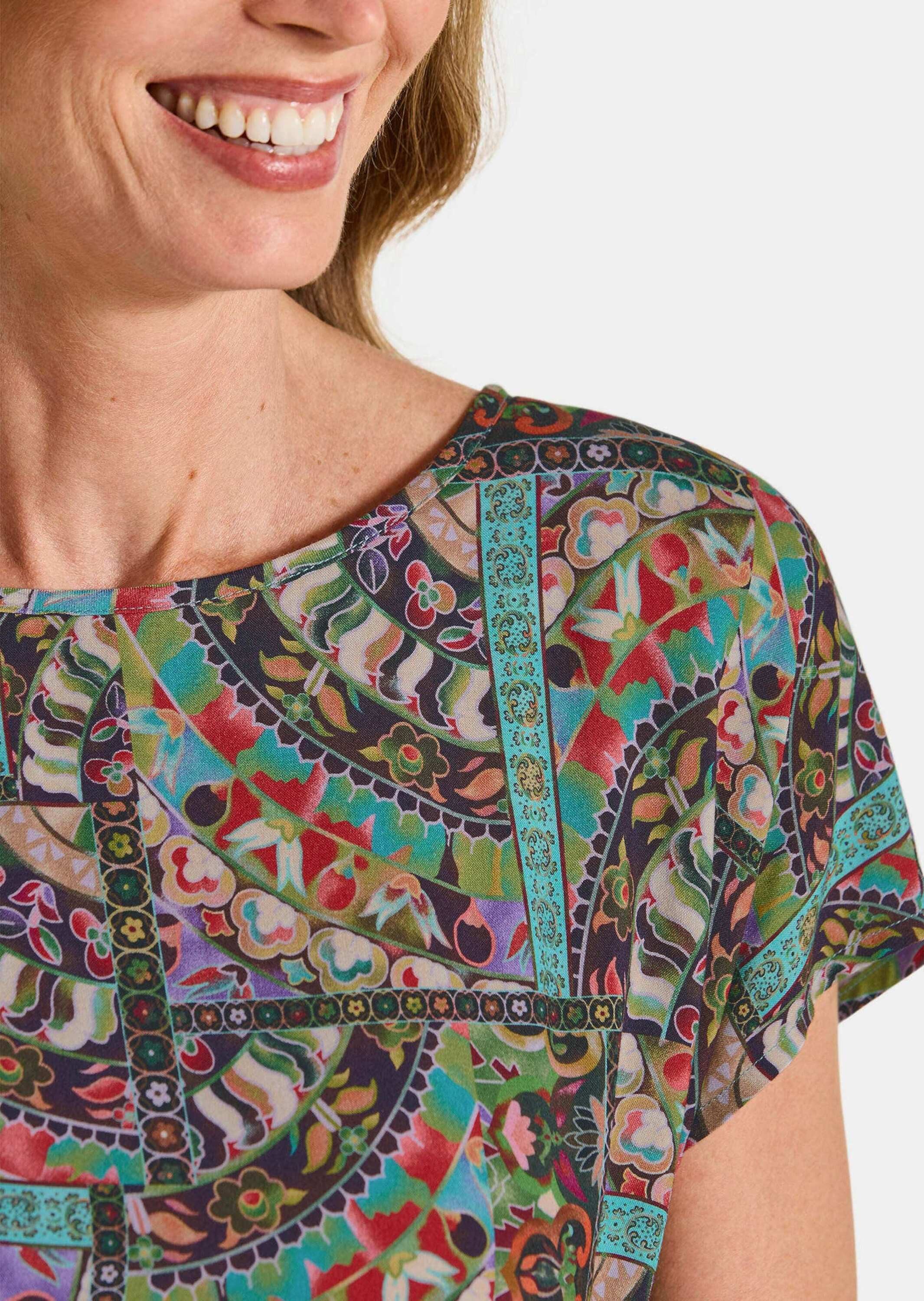 GOLDNER Shirtbluse Kurzgröße: Viskoseshirt mit Muster-Mix Schlupfbluse mit U-Boot-Ausschnitt und Kurzarm