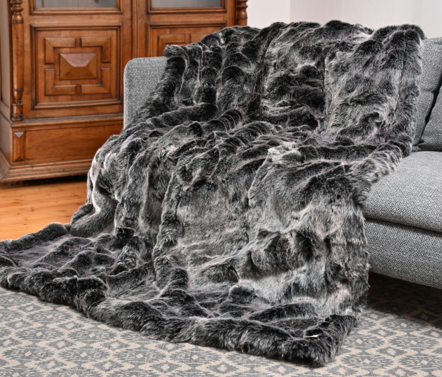 Wohndecke Felldecke (Kunstfell) "Alaska Wolf" Premium superfein, Wohnen und Accessoires GmbH & Co. KG, Pelzoptik