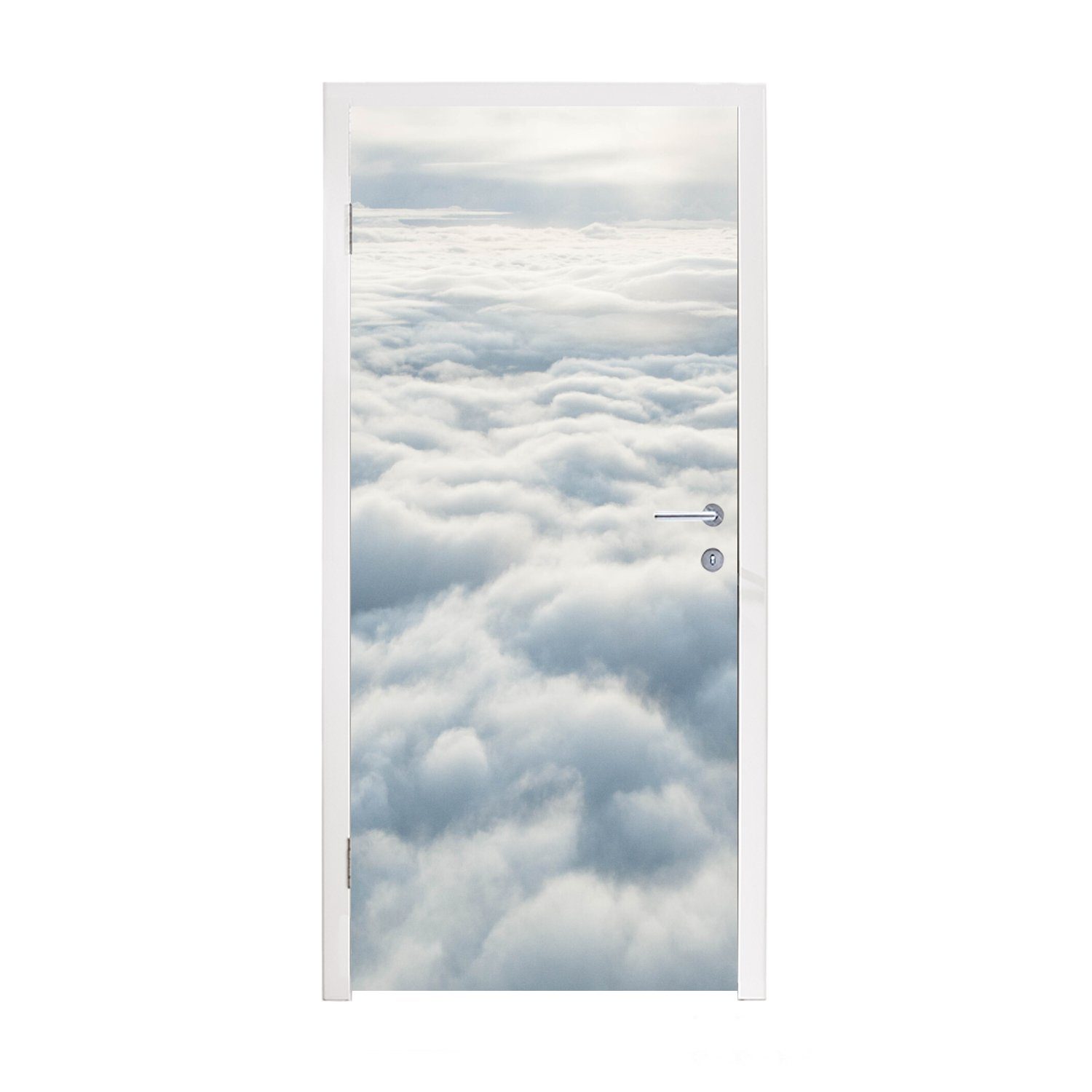 MuchoWow Türtapete Bild eines bewölkten 75x205 cm Flugzeug, Türaufkleber, einem Matt, Fototapete für aus aufgenommen St), (1 Himmels, bedruckt, Tür