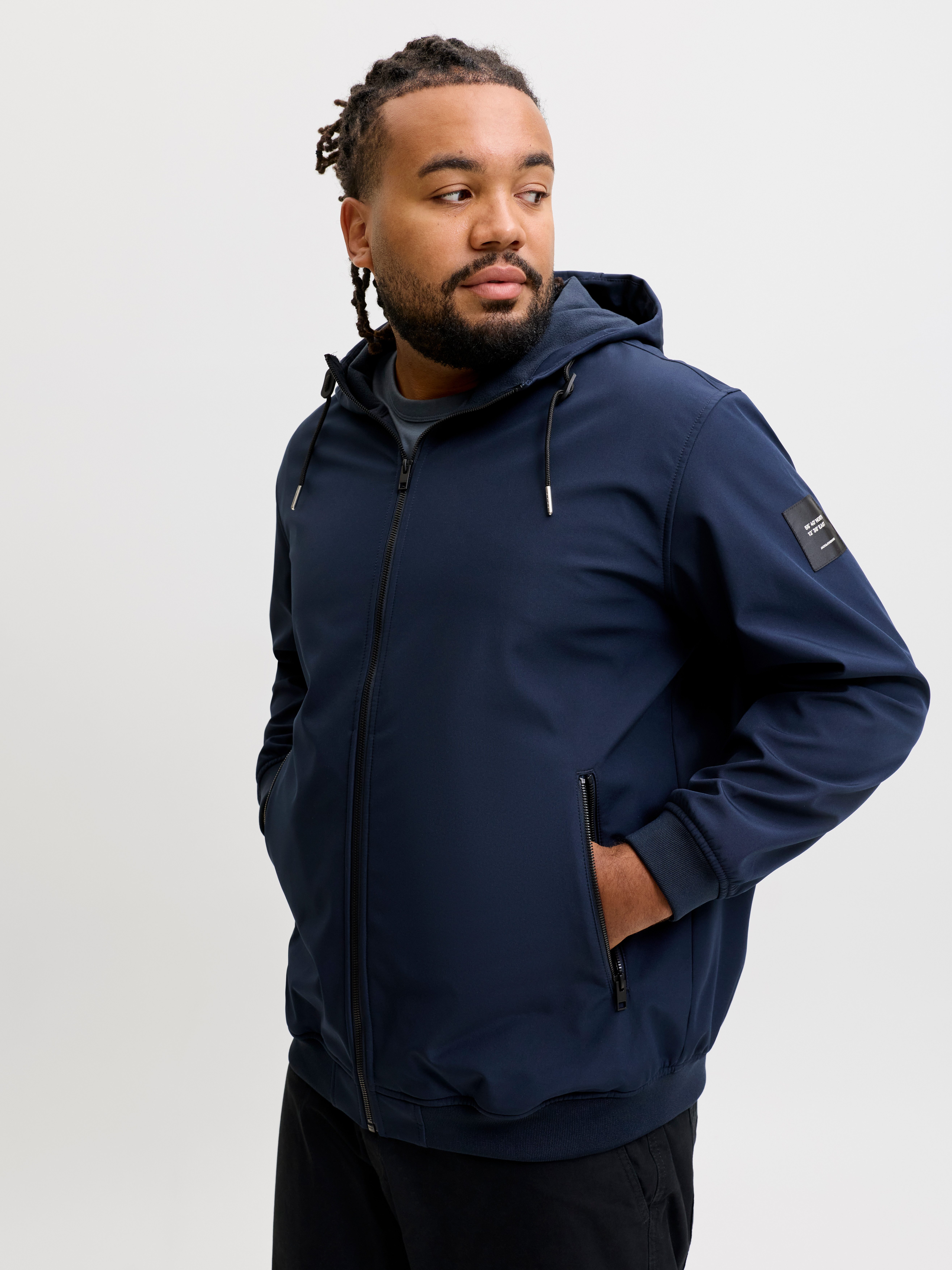 Jack & Jones PlusSize Softshelljacke JJEBASIC mit Kapuze und wasserabweisendem Stoff Kunstfaser, regular fit