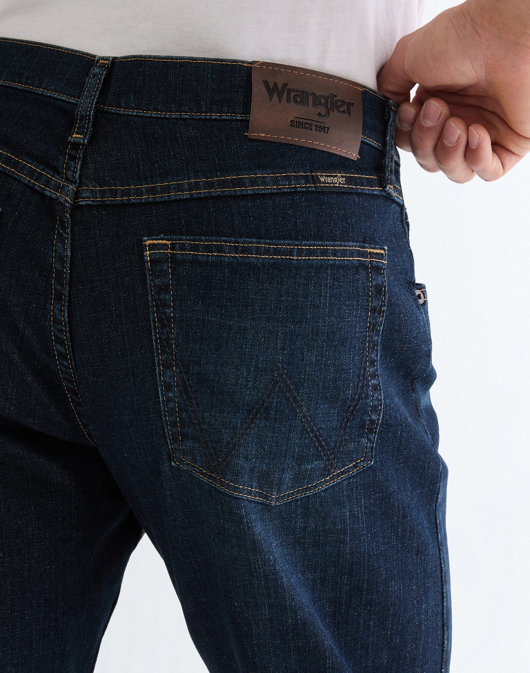 Wrangler Relax-fit-Jeans Foundation mit normaler Leibhöhe – Bild 3 von 5