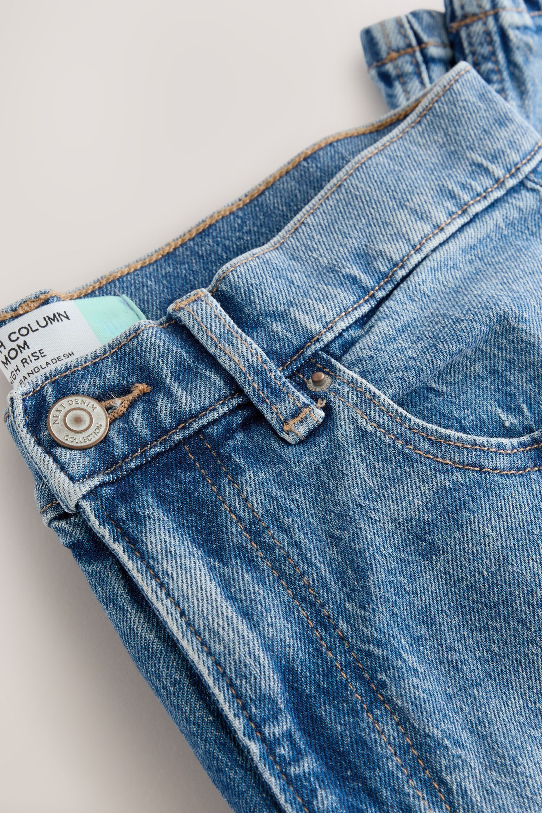 Next Mom-Jeans Gestufte Mom-Jeans mit Comfort-Stretch (1-tlg)