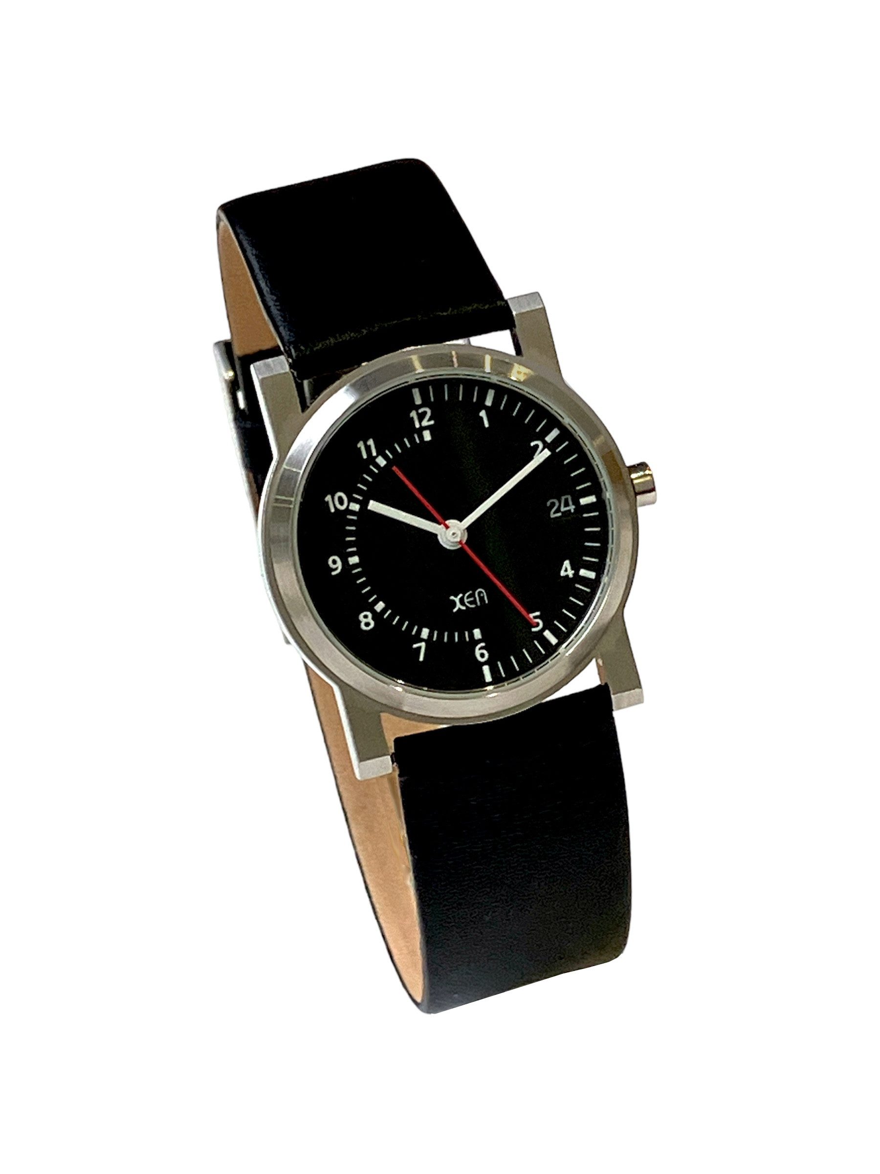XEN Quarzuhr Damen Schwarz Edelstahl Lederband Swiss Made Rund Datum 3 Bar XQ0039, flach, Gehäuseboden gedrückt