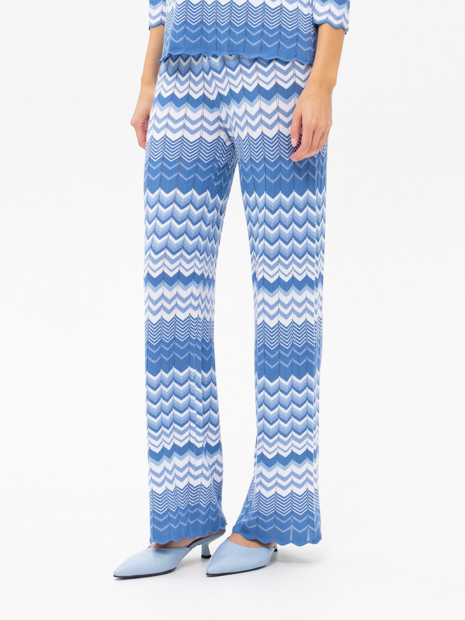 Strickhose in blau mit ZickZackmuster