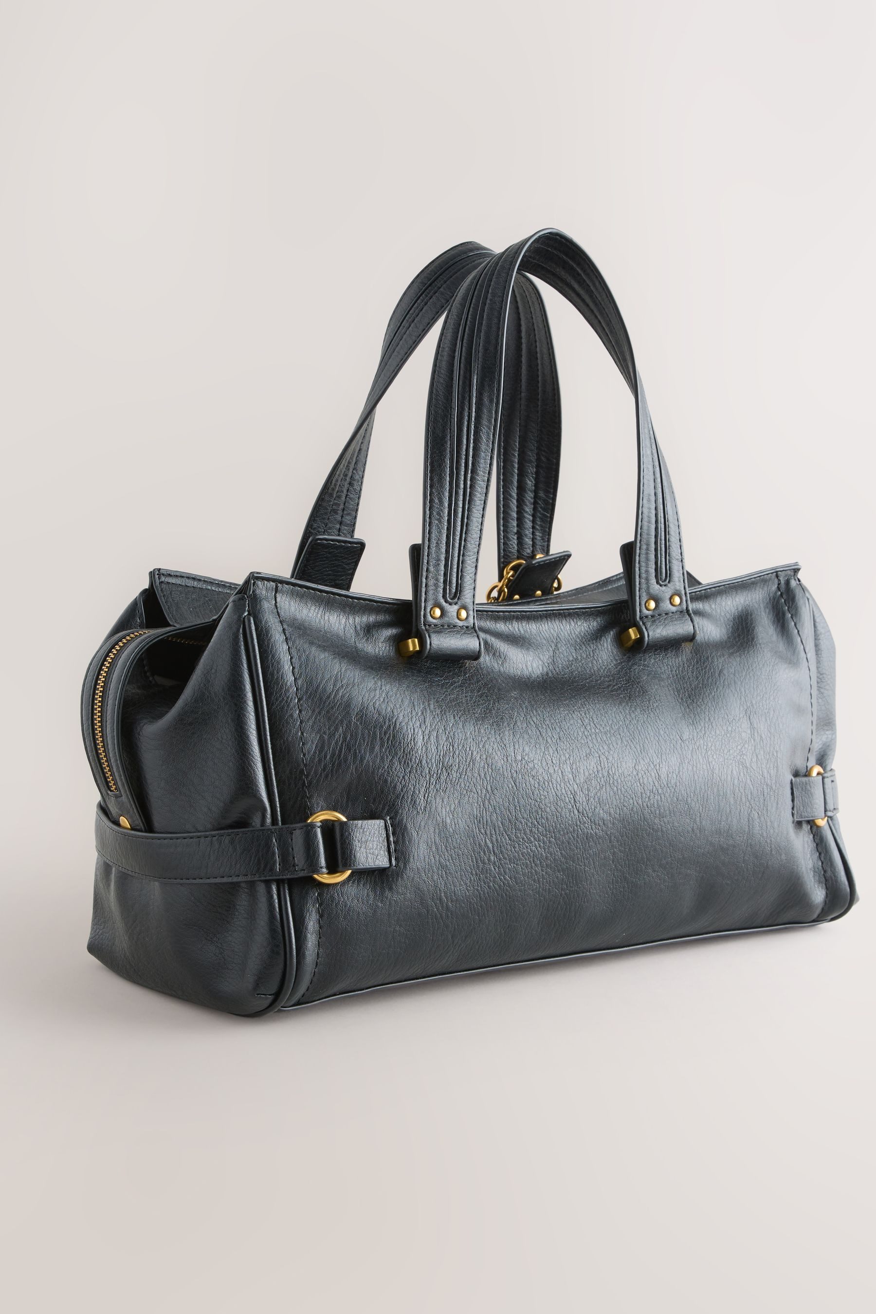 Next Handtasche Tragetasche mit Schnalle und Anhänger (1-tlg)