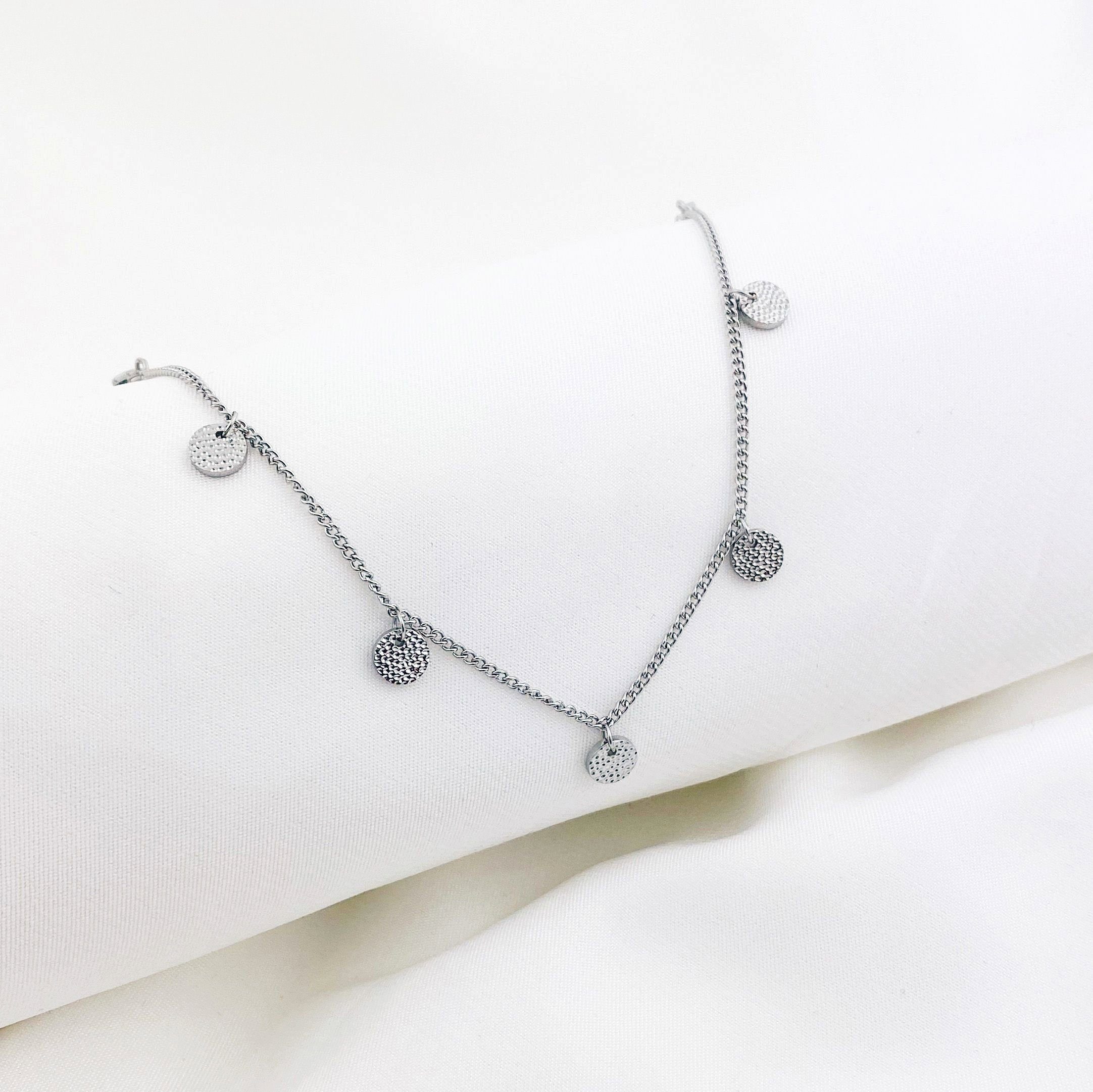 Hey Happiness Charm-Armband Edelstahl Damen Plättchen strukturiert, 18K Roségold vergoldet, Armkette Geo Kreis Münze hängend, wasserfest