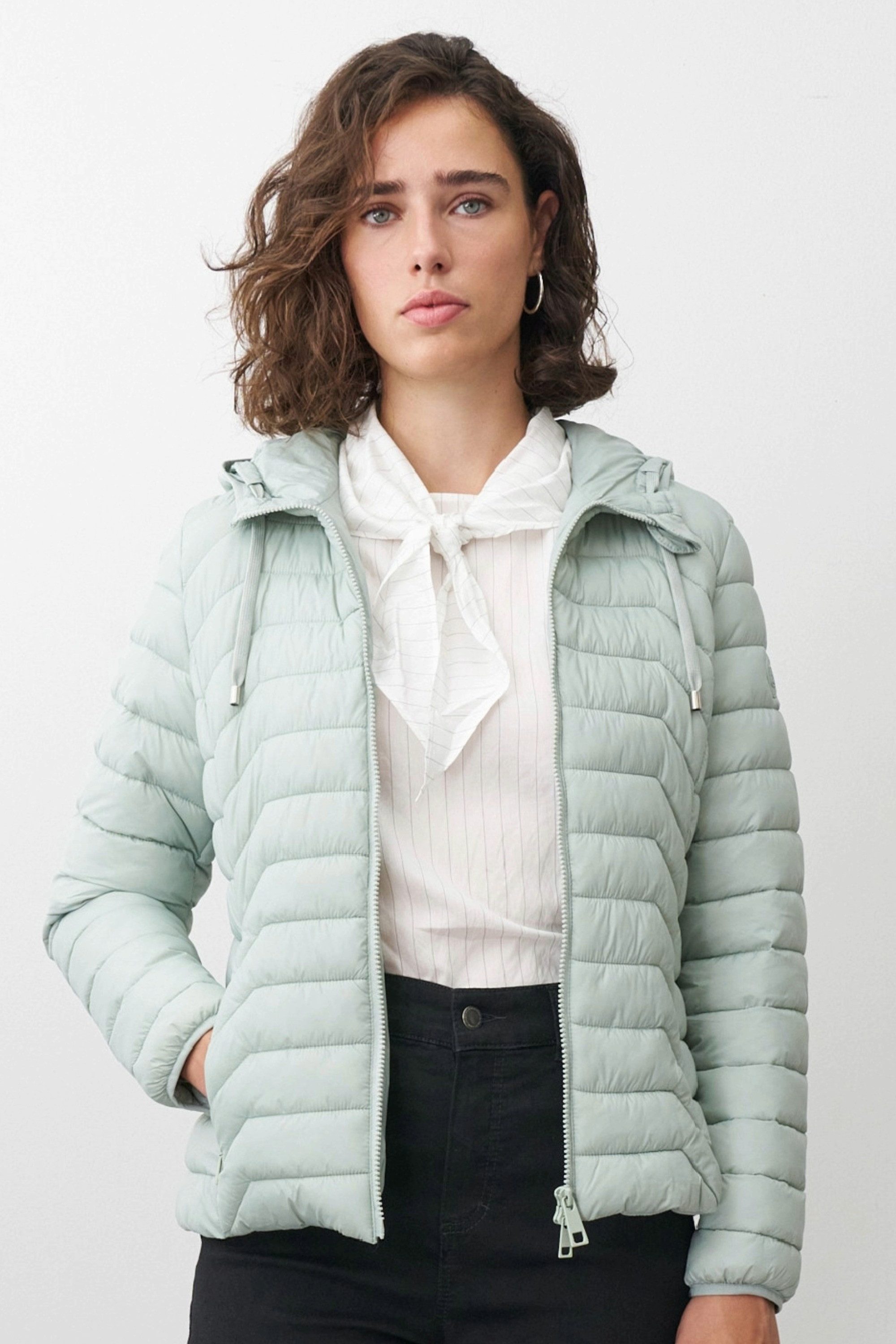 ONUA Steppjacke leichte Übergangsjacke oder Frühlingsjacke für Damen mit Kapuze