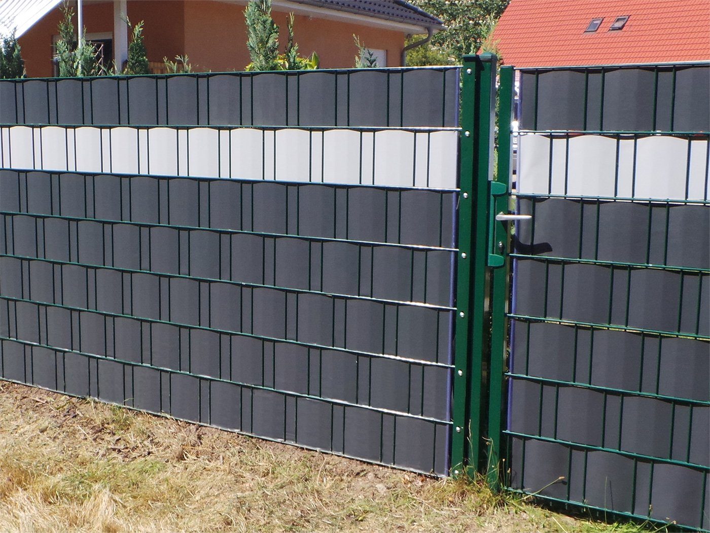 Plantiflex Sichtschutzstreifen Sichtschutz Rolle 35m blickdicht PVC Zaunfolie, (Sichtschutzfolie Windschutz, für Doppelstabmatten Zaun Sichtschutzrolle)