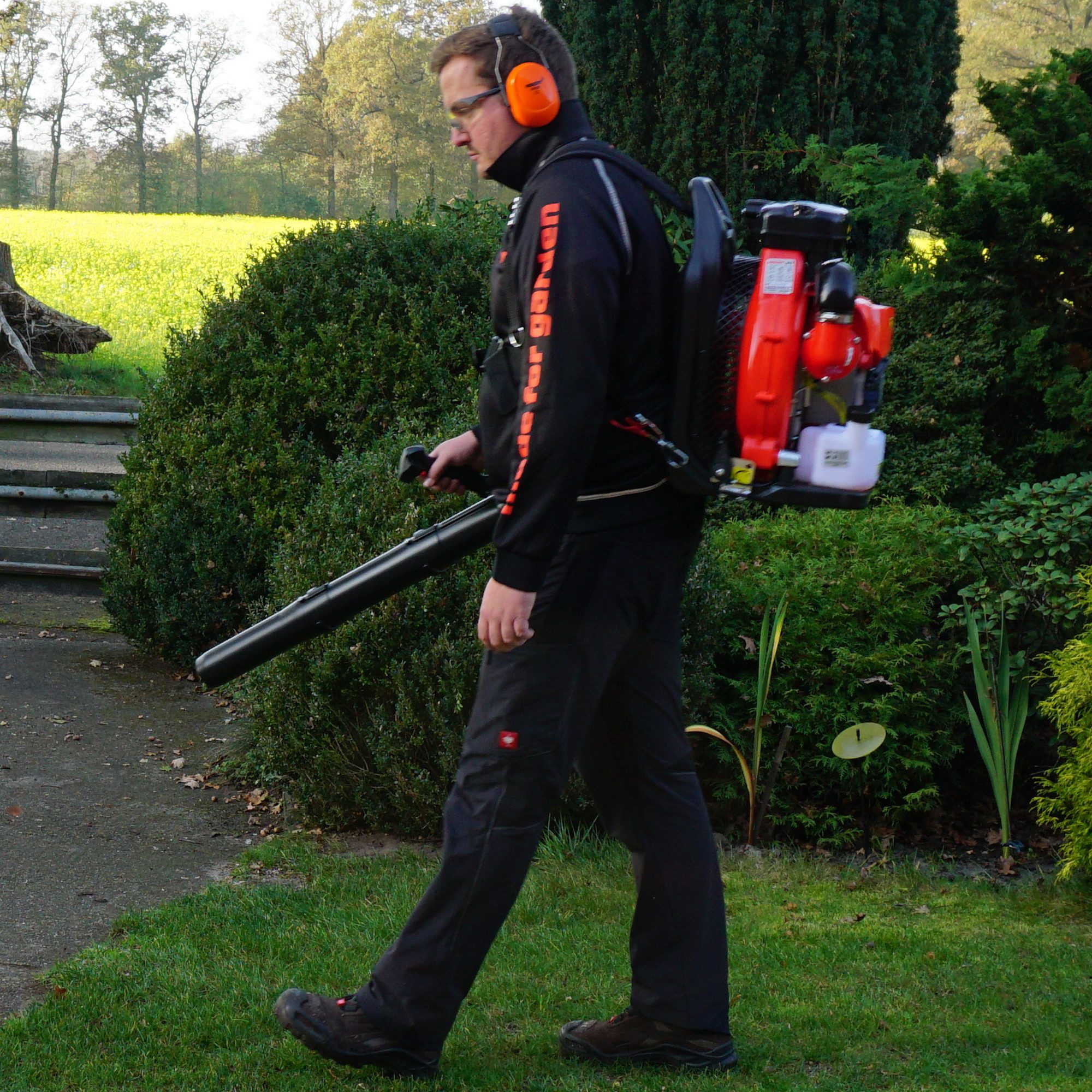 Hecht Benzin-Laubbläser 972 Profi mit Tragegurt, Rucksackgerät, 4,6 PS, 1440 m³/h, 79,4 cm³