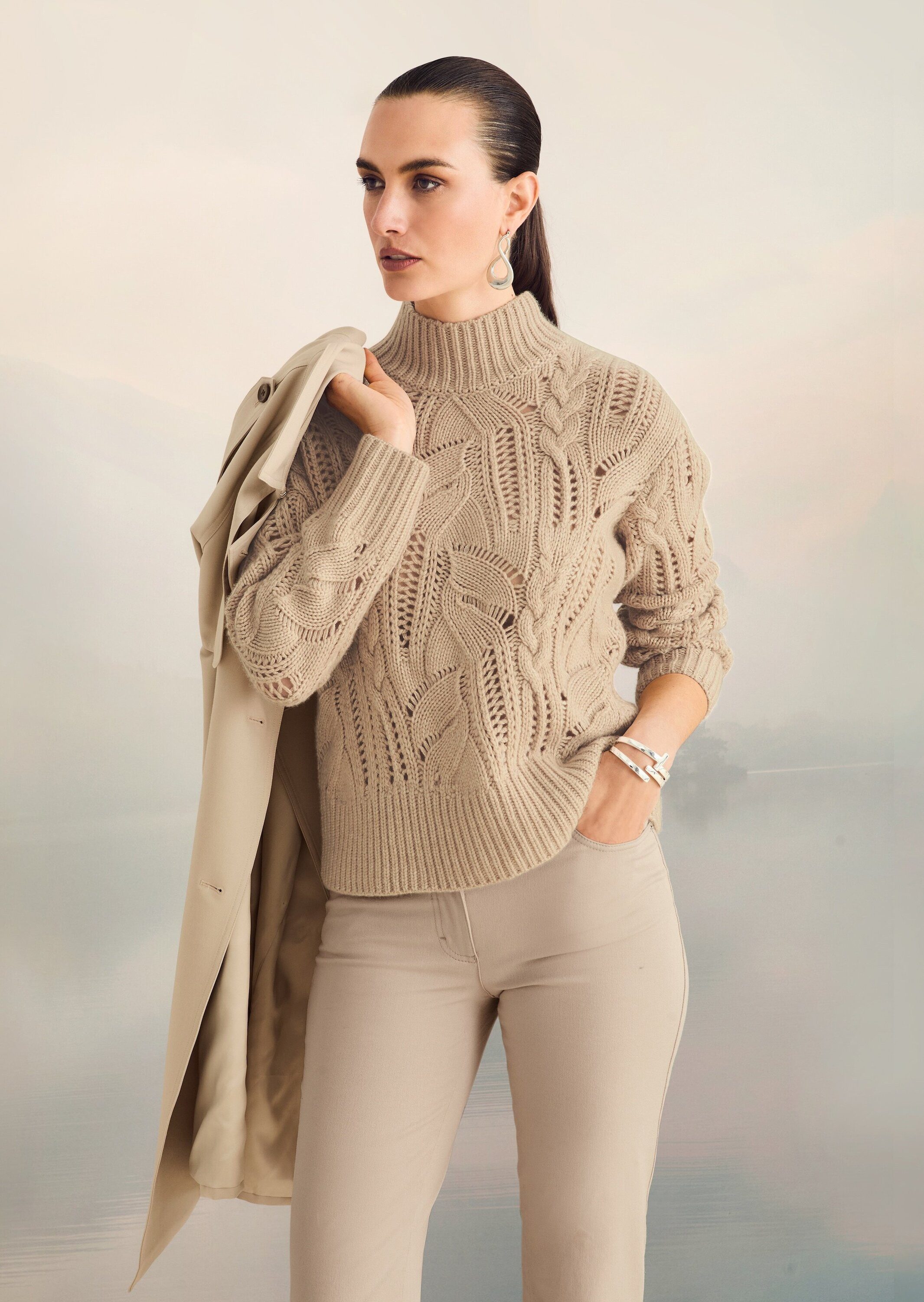 Strickpullover Eleganter Wollpullover mit Zopfmuster