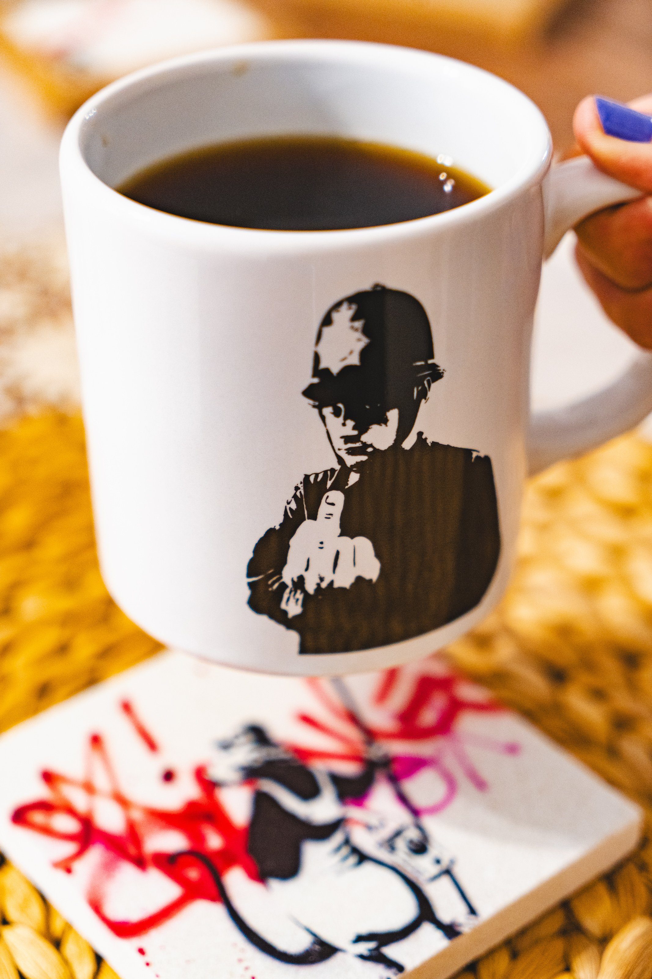 Kunstdruck, Banksy Tasse Kaffee, Banksy aus Tasse AvantgART Porzellan Kaffeetasse, Keramik,