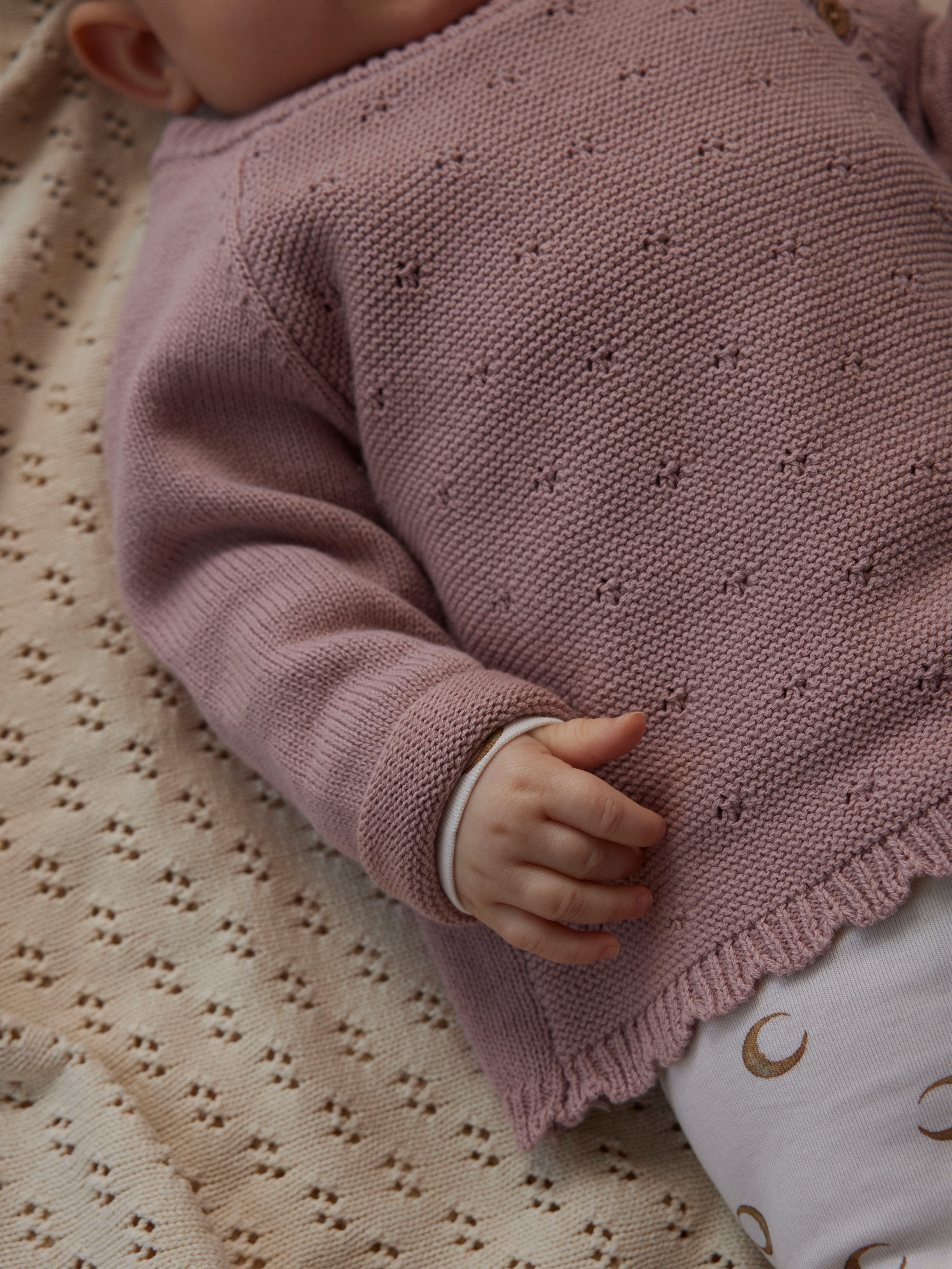 Lil' Atelier Strickjacke NBFLAGUNA LS WRAP KNIT LIL NOOS mit Lochstrickmuster, weiche Baumwolle
