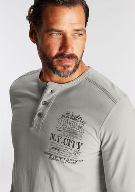 Man's World Henleyshirt mit Brustprint und Knopfleiste