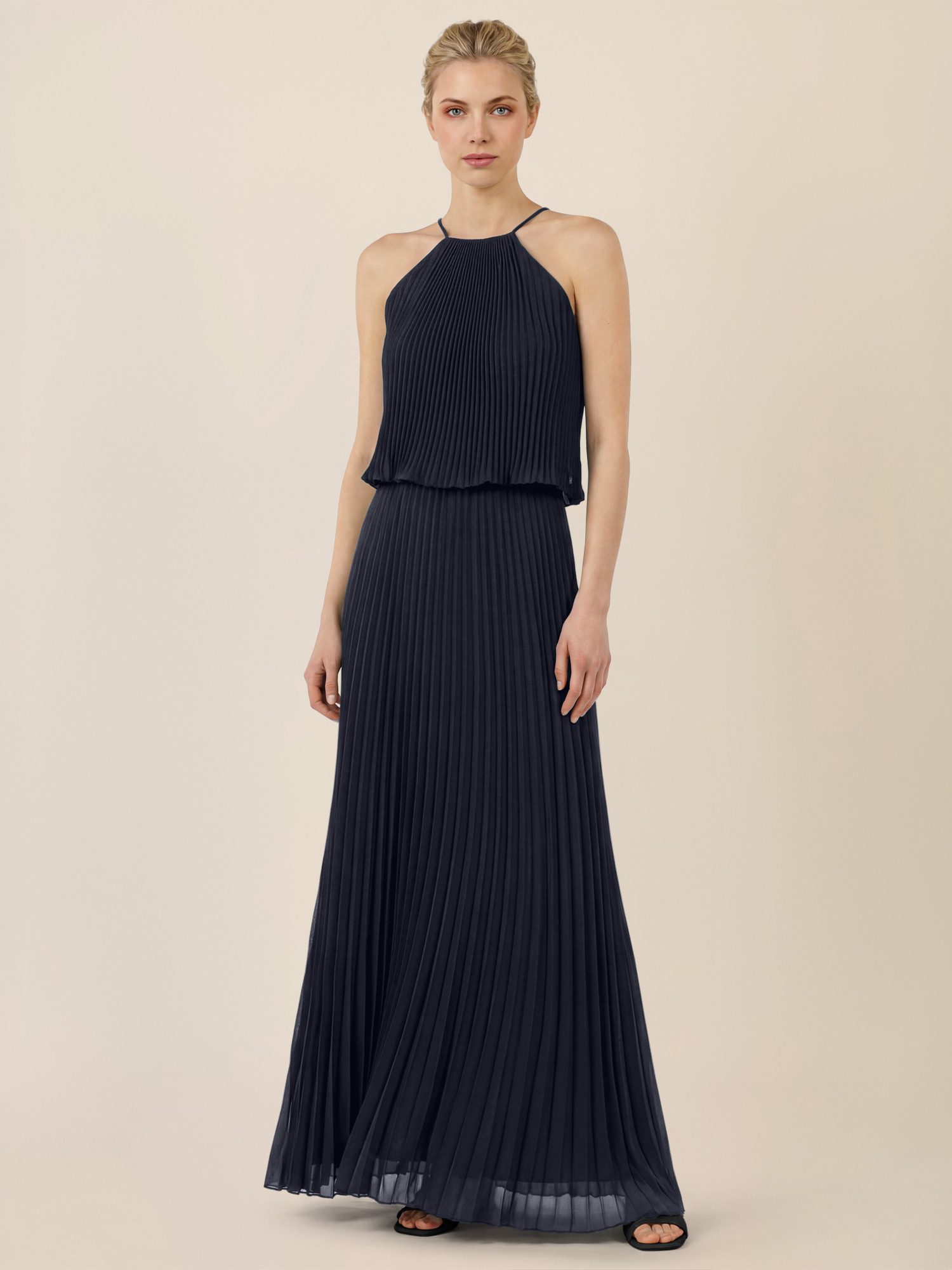 Apart Chiffonkleid mit Neckholder