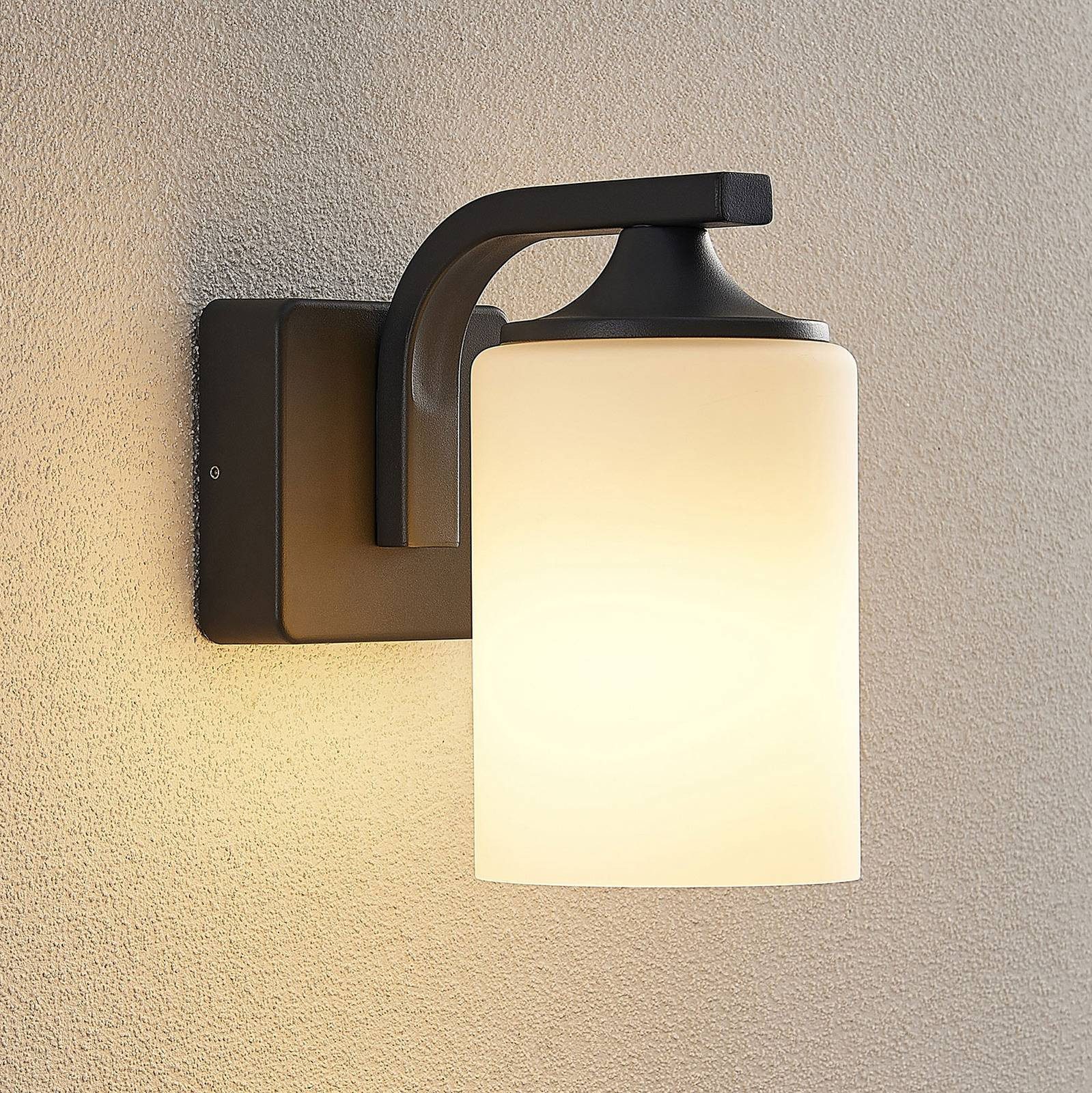 Lindby Außen-Wandleuchte Yannis, Metall, Alu IP43, 1 x 60 W