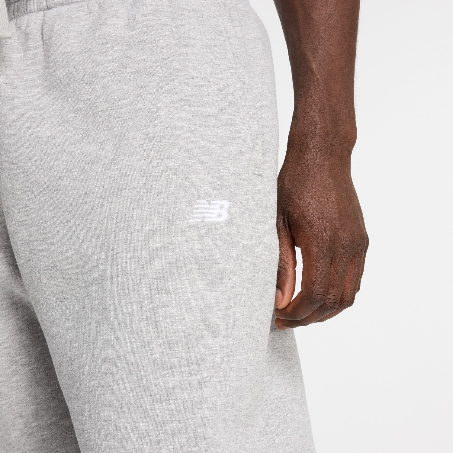 New Balance Jogginghose SPORT ESSENTIALS FLEECE JOGGER mit Eingrifftaschen, aus Fleece, lockere Passform