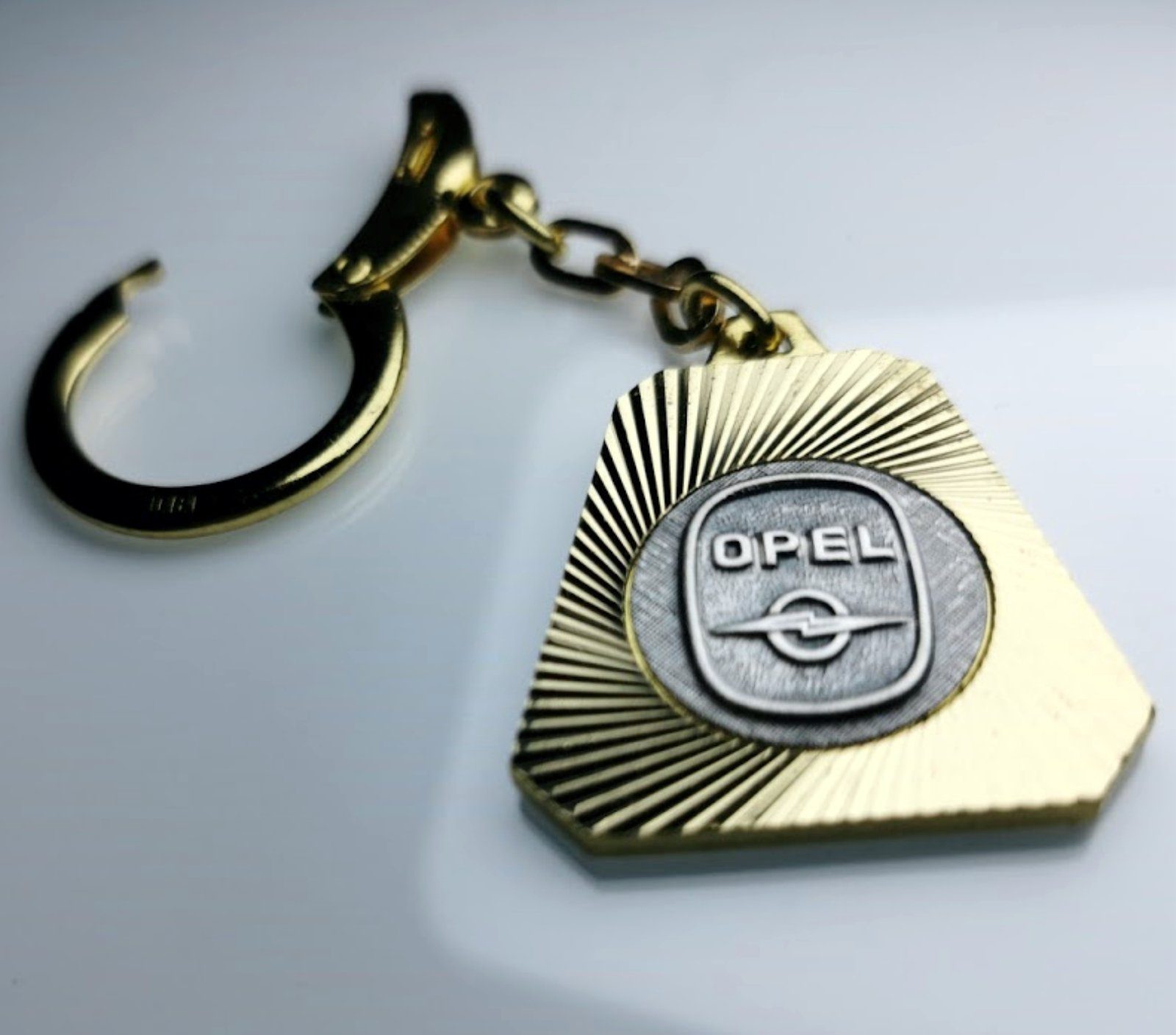HR Autocomfort Schlüsselanhänger OPEL Metall Relief Emblem 3D Lüfterrad  Anhänger Metall Diamantschliff aus 1956