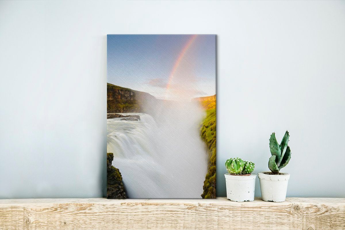Ein über Gemälde, in Leinwandbild Island, (1 bespannt Gullfoss-Wasserfall inkl. Zackenaufhänger, cm OneMillionCanvasses® Regenbogen St), fertig Leinwandbild 20x30 dem einzigartiger