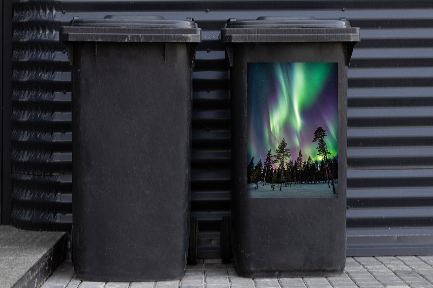 MuchoWow Wandsticker Ein wunderschönes Nordlicht Container, über Sticker, Schwedisch-Lappland Abfalbehälter (1 St), Mülleimer-aufkleber, Mülltonne