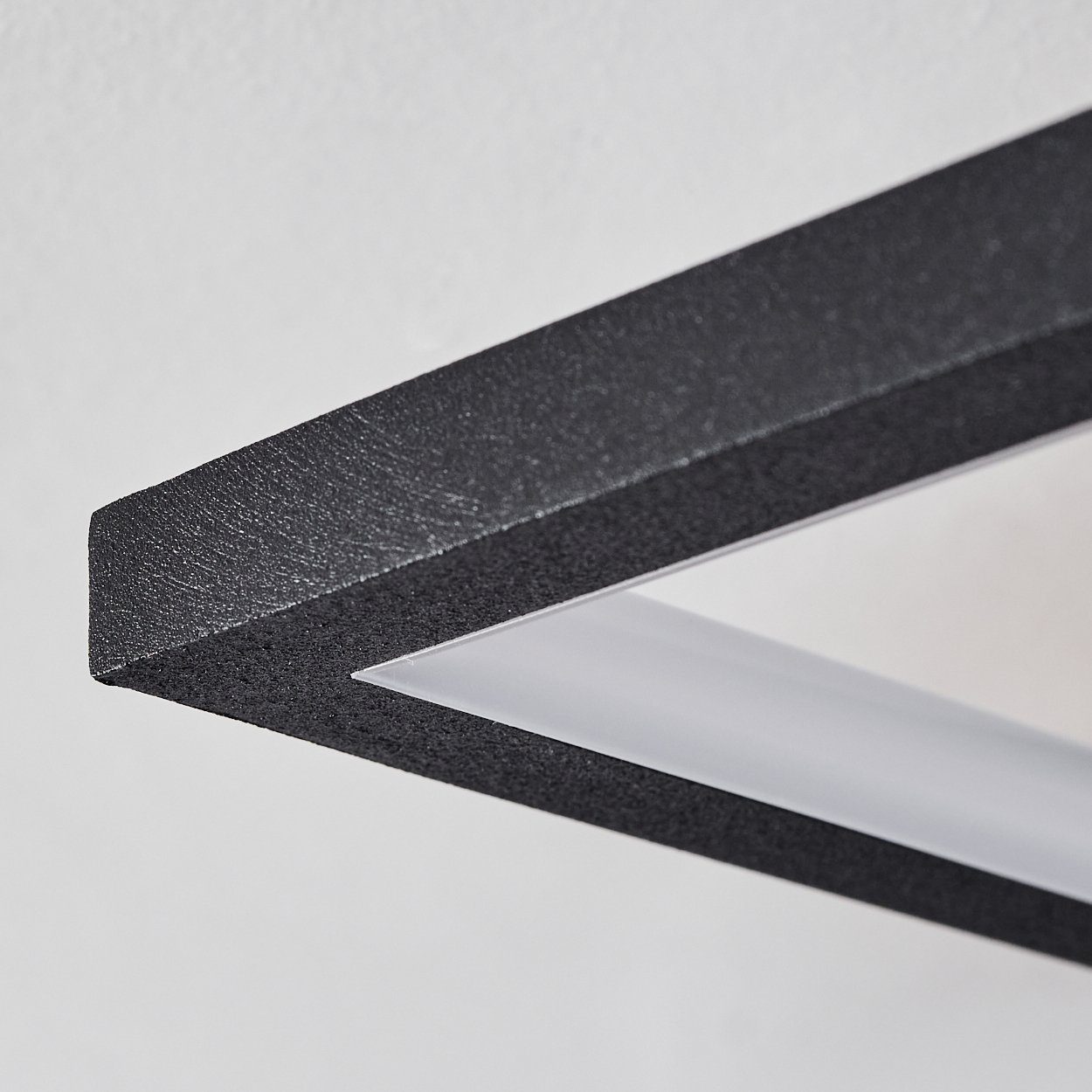 hofstein Deckenleuchte »Palermo« Deckenlampe aus Metall/Holz/Kunststoff in Schwarz/Natur/Weiß, 3000 Kelvin, eckige Leuchte mit Balken aus Echtholz, LED 22, 5 Wa – Bild 3 von 5
