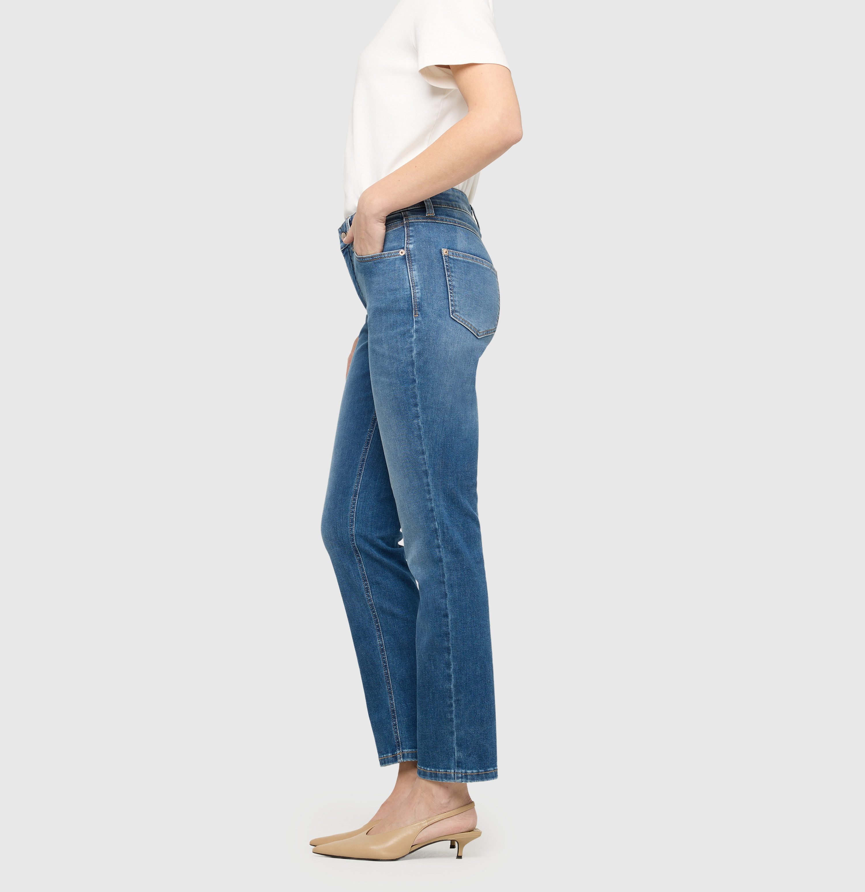 MAC Straight-Jeans MACMELANIE Figurformende Denim-Qualität mit hervorragendem Rücksprung-Verhalten