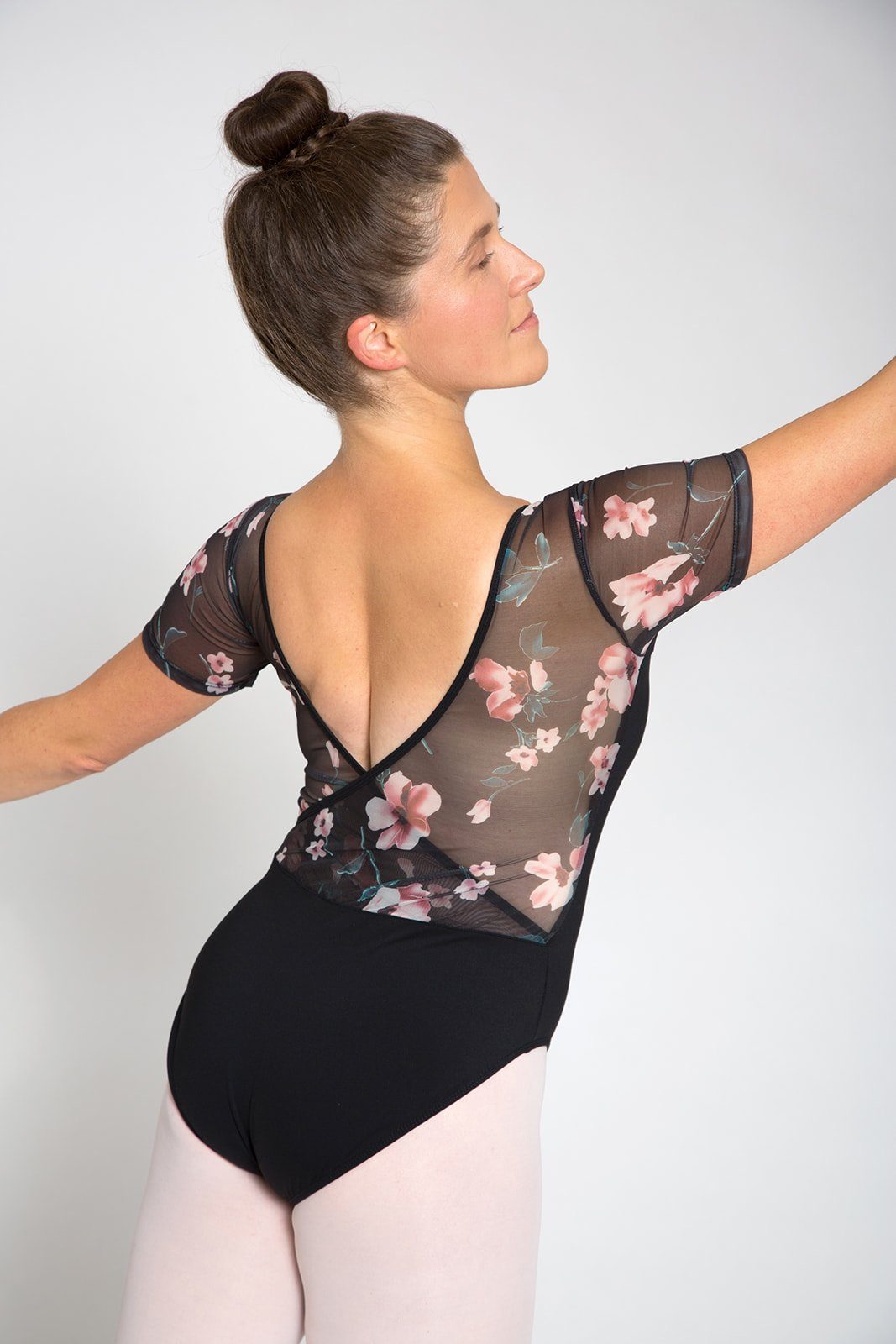 tanzmuster Body Damen Kurzarm Ballett Trikot Merle mit geblümtem Netzeinsatz Raffung am Ausschnitt