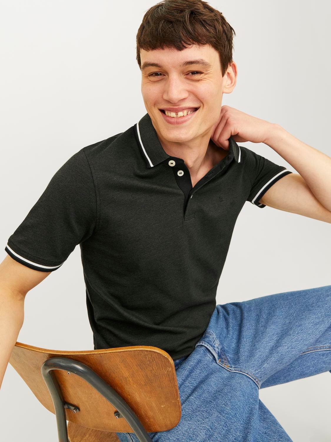 Jack & Jones Poloshirt JJEPAULOS im Doppelpack mit Logostickerei und Komfort (Packung, 2-tlg., 2er-Pack) unifarben mit Farbeinsatz, modisch, schmal, Baumwolle, Polokragen