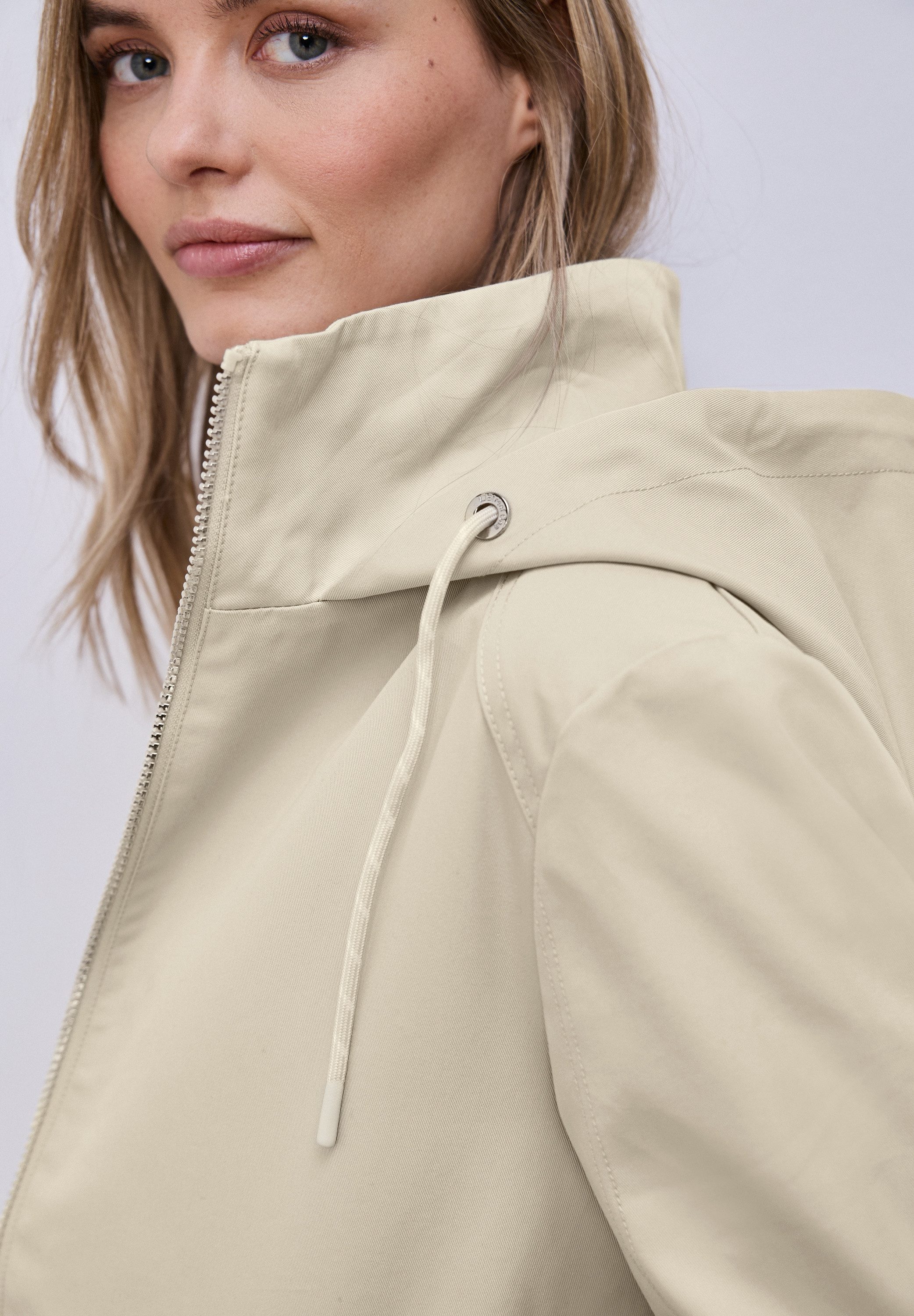 STREET ONE Parka mit seitlichen Zipper‑Taschen und Nieten‑Details an den Ärmeln