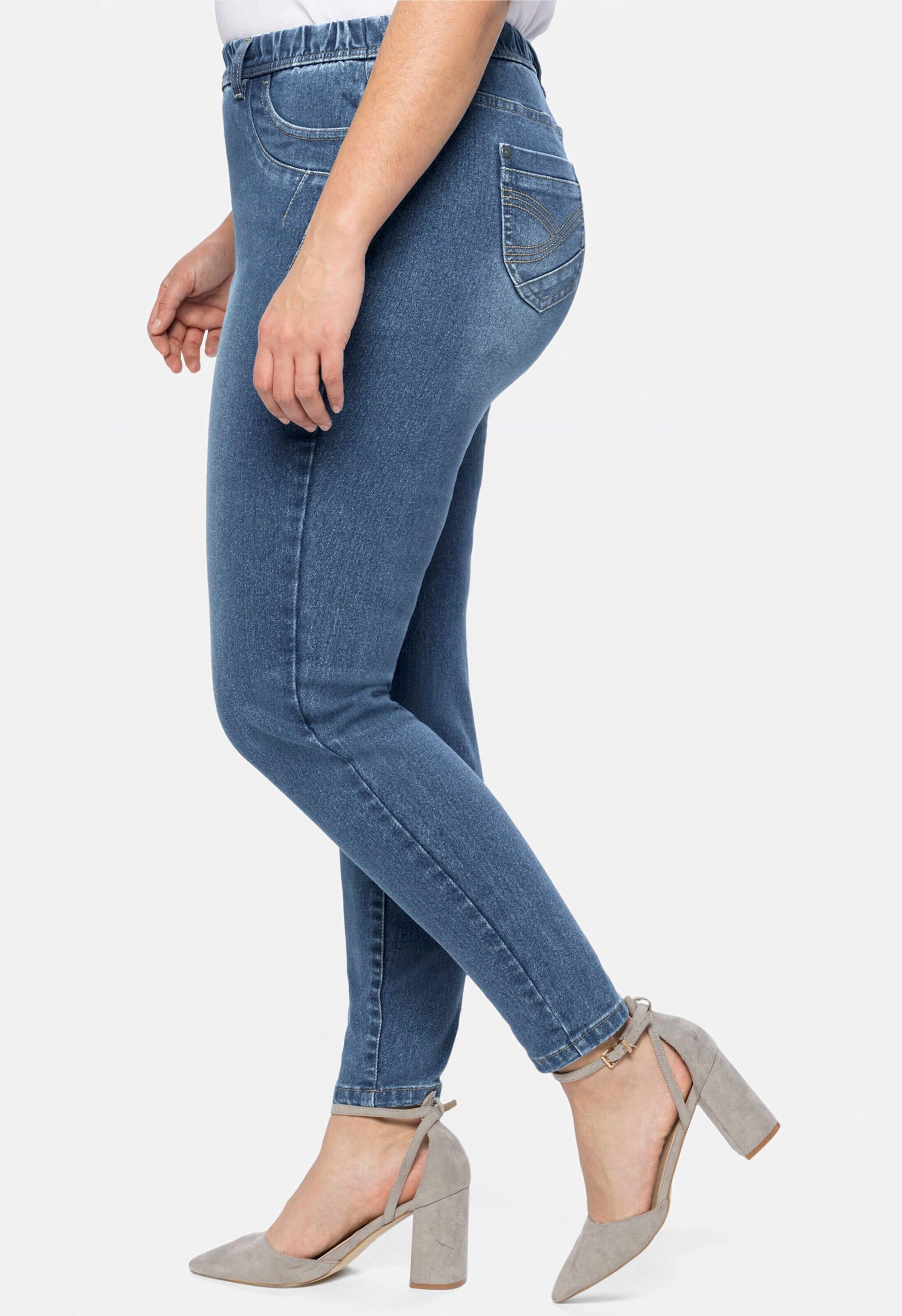 Sheego Bequeme Jeans Stretch-Jeans normal mit Gummibund und Gürtelschlaufen – Bild 3 von 5