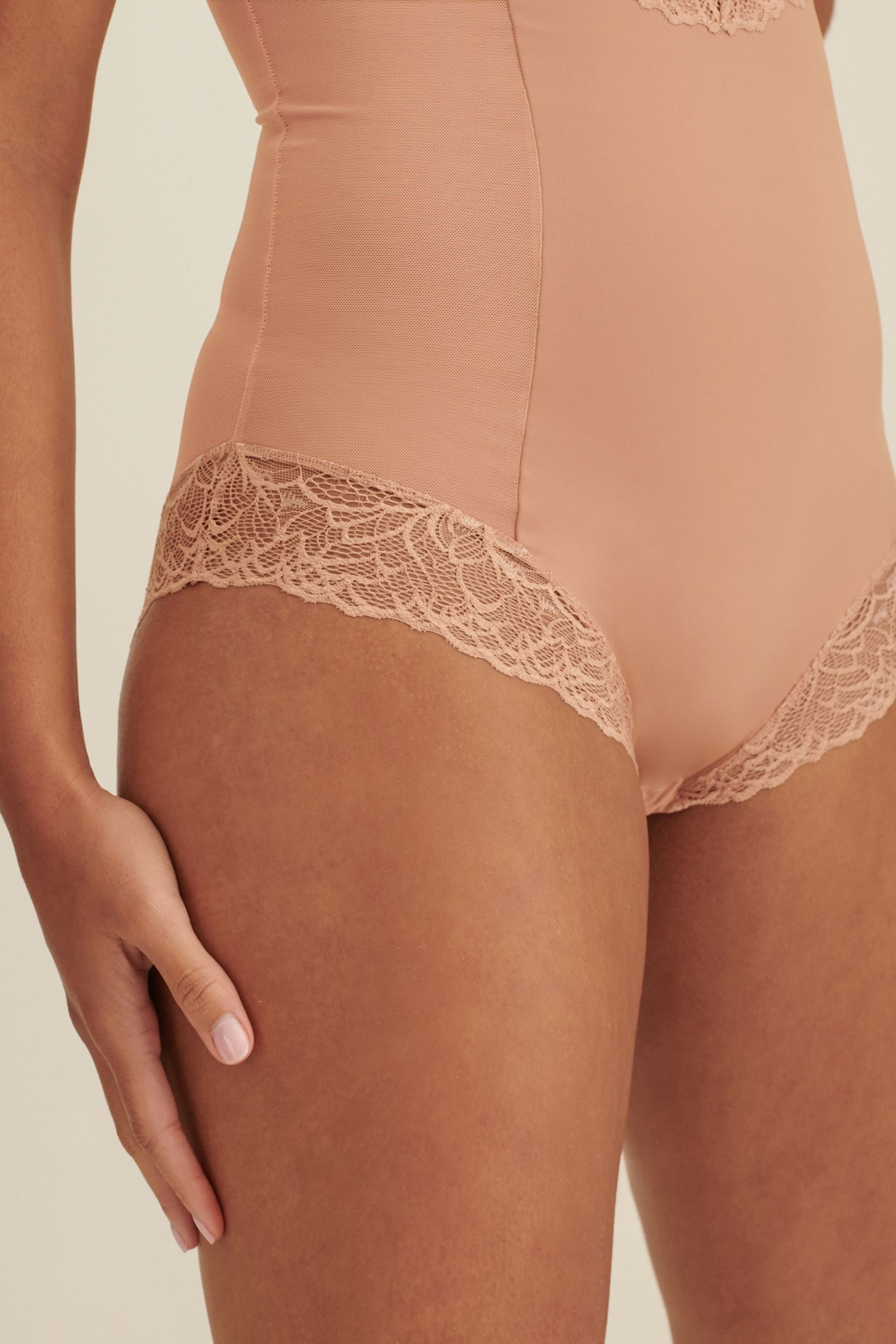 Next Miederbody Figurformender Body mit Spitze und Körbchen (1-tlg) – Bild 4 von 5
