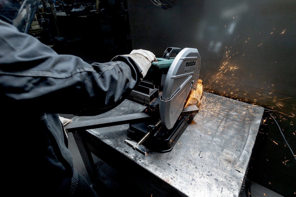 metabo Metalltrennschneider CS 22-355, Metalltrennschleifer im Karton