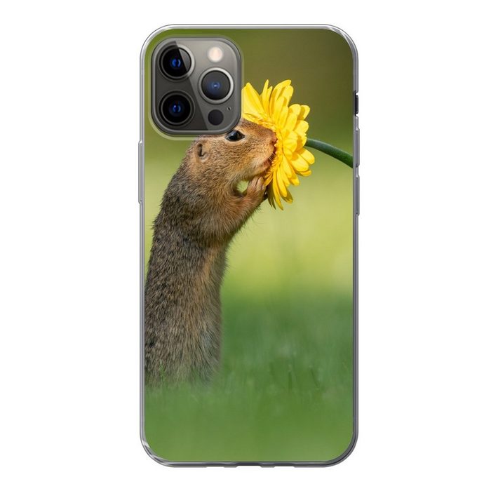 MuchoWow Handyhülle Eichhörnchen riecht an einer gelben Blume von Fotograf Dick van Duijn Handyhülle Apple iPhone 13 Pro Smartphone-Bumper Print Handy