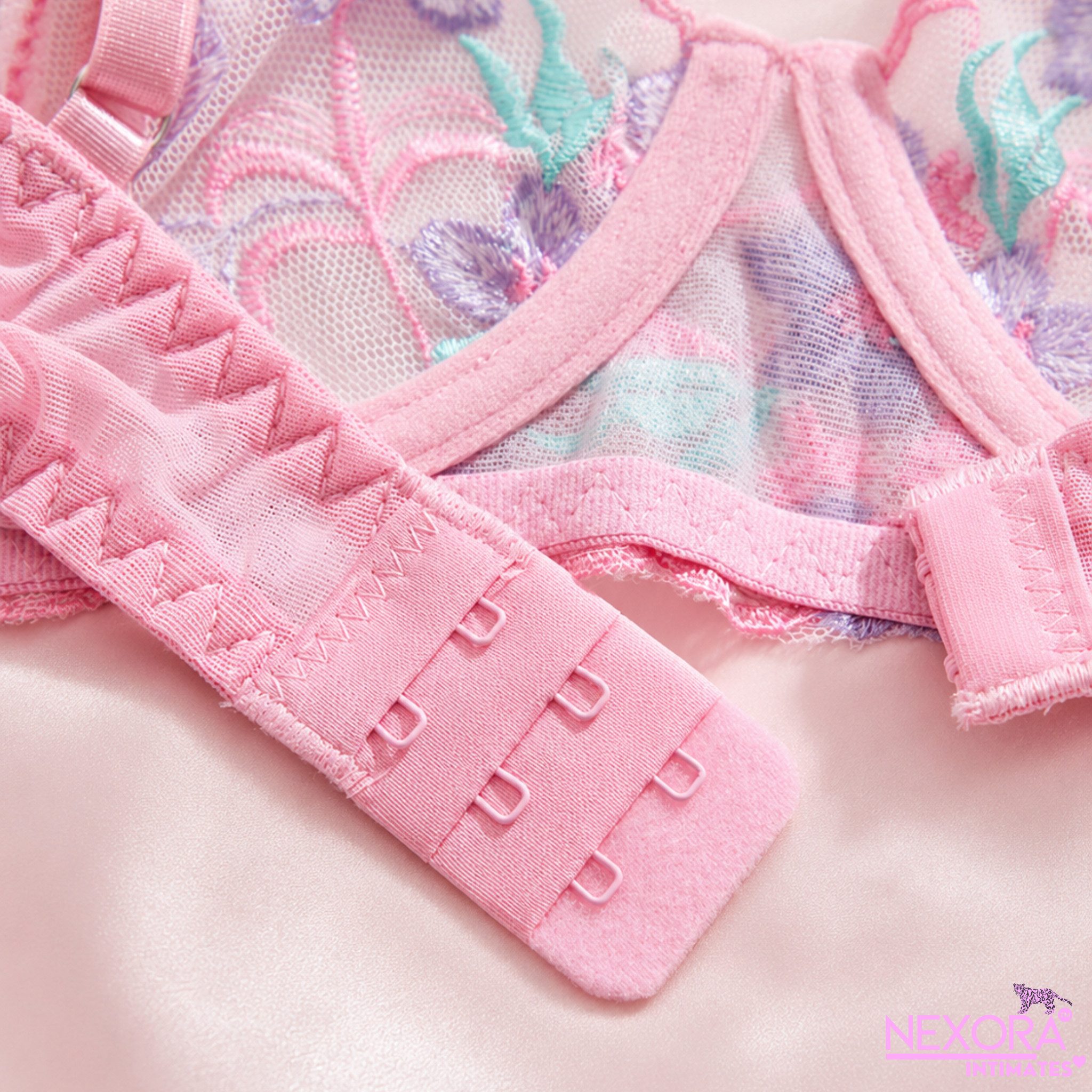 NEXORA INTIMATES™ Set: Bügelloser BH Damen Dessous Set Rosa mit Bügel-BH und String Blumenstickerei (Wäscheset, 2-teilig) Dessous, mehrfarbige florale Stickerei
