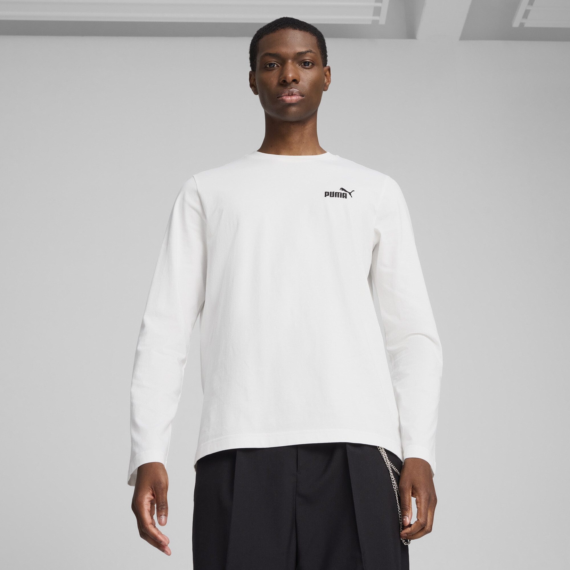 PUMA T-Shirt Essentials No. 1 Logo Langarmshirt Herren – Bild 2 von 5