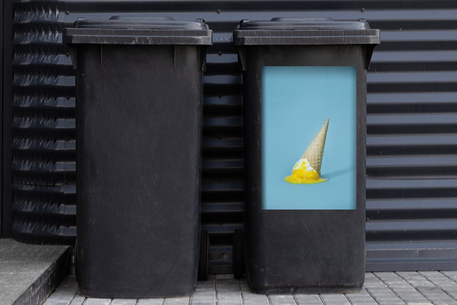 MuchoWow Wandsticker Mülleimer-aufkleber, St), Abfalbehälter Hintergrund Eis mit (1 Container, blauem Mülltonne, Geschmolzenes Sticker